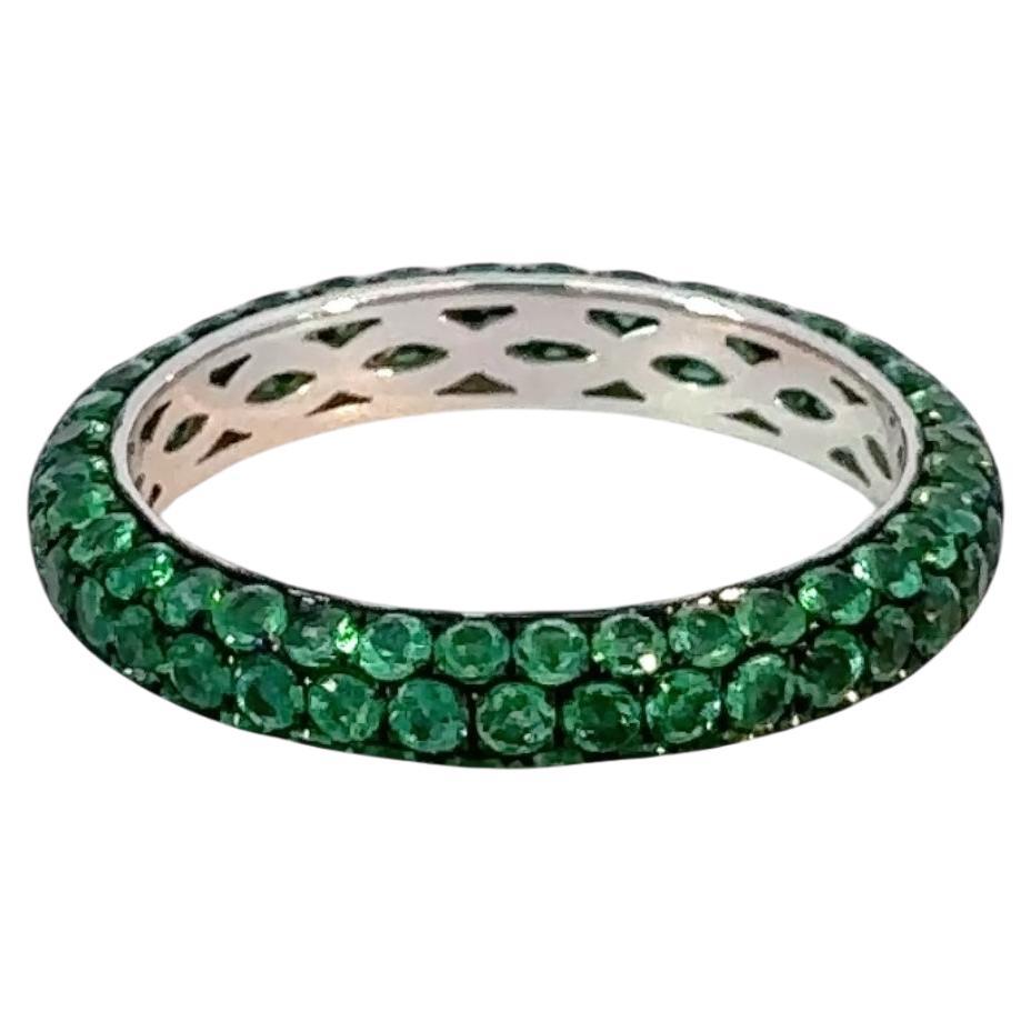 Bague en or blanc 18 carats et émeraude en vente