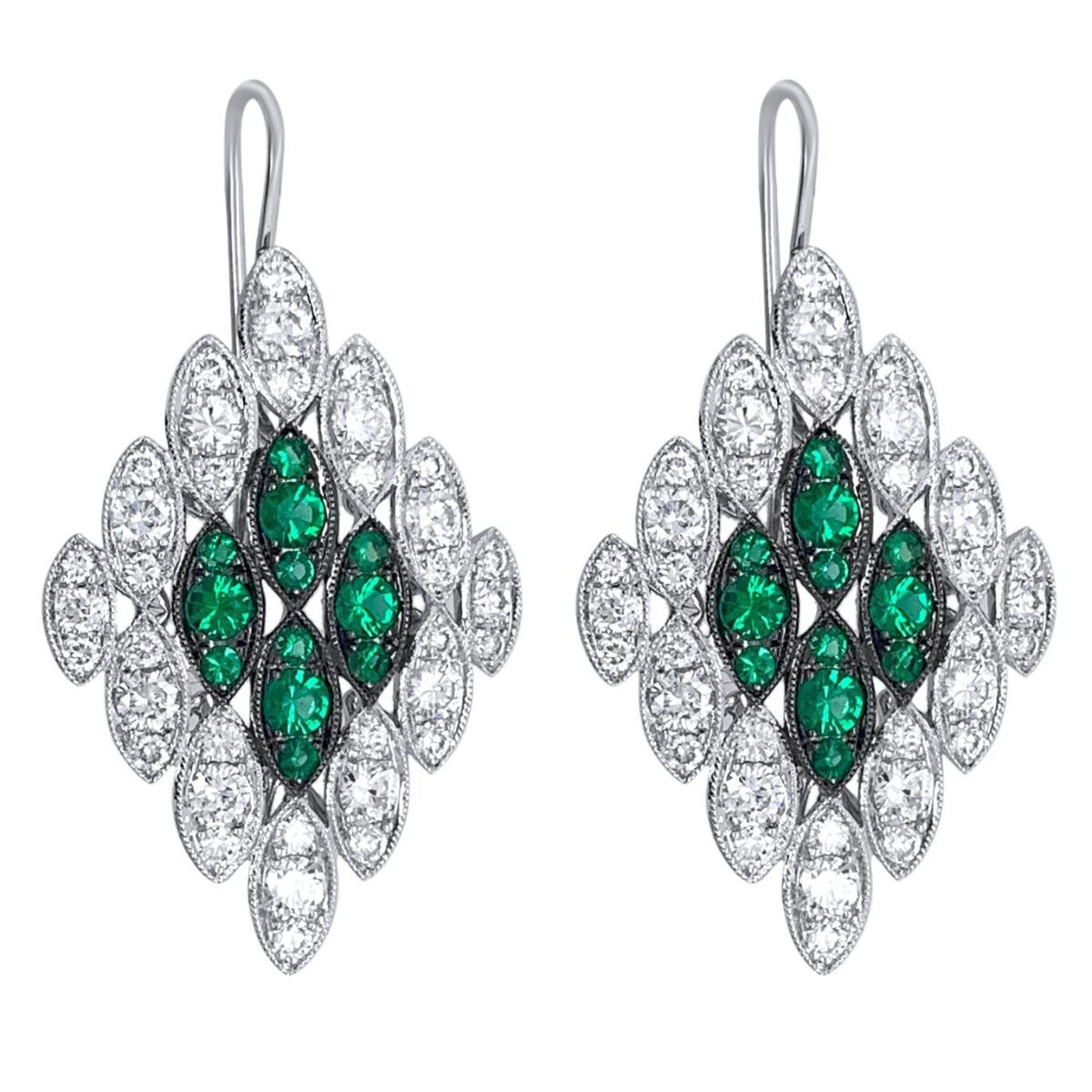 18K White Gold Diamond and Emerald Earrings In New Condition For Sale In New York, NY