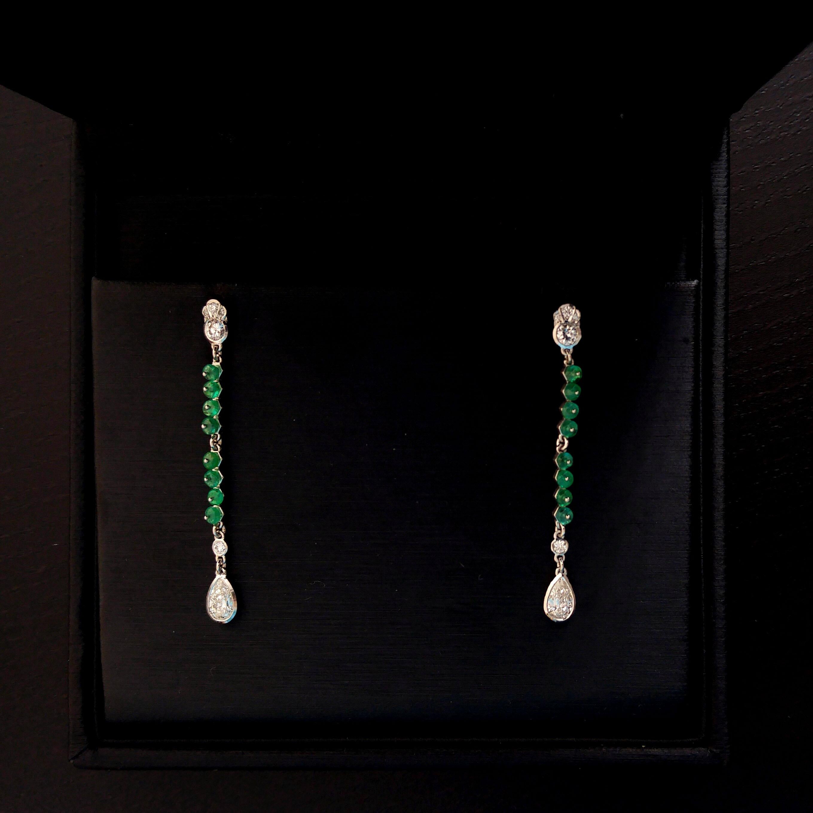 18 Karat White Gold Emeralds Diamonds Art Deco Style Earrings & Pendant Necklace In New Condition For Sale In Vancouver, CA