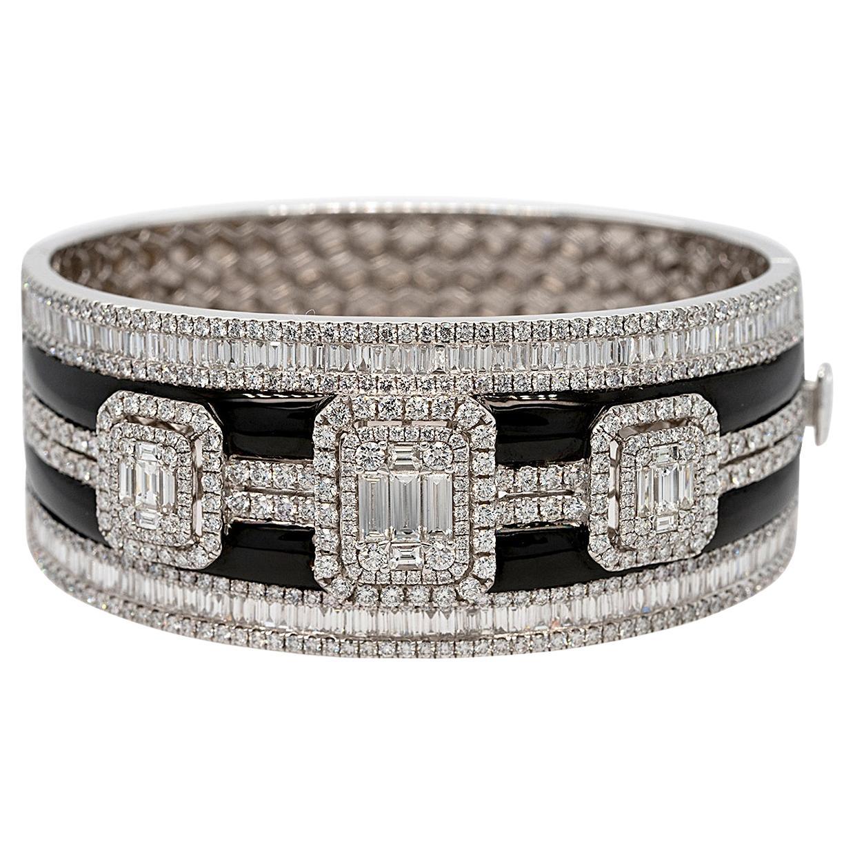 Bracelet en or blanc 18 carats et émail avec diamants ronds brillants et baguettes de 5,41 carats en vente