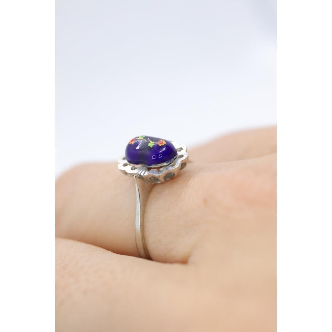Women's 18k White Gold Enamel Ring. Tiny Roses painted enamel ring. For Sale
