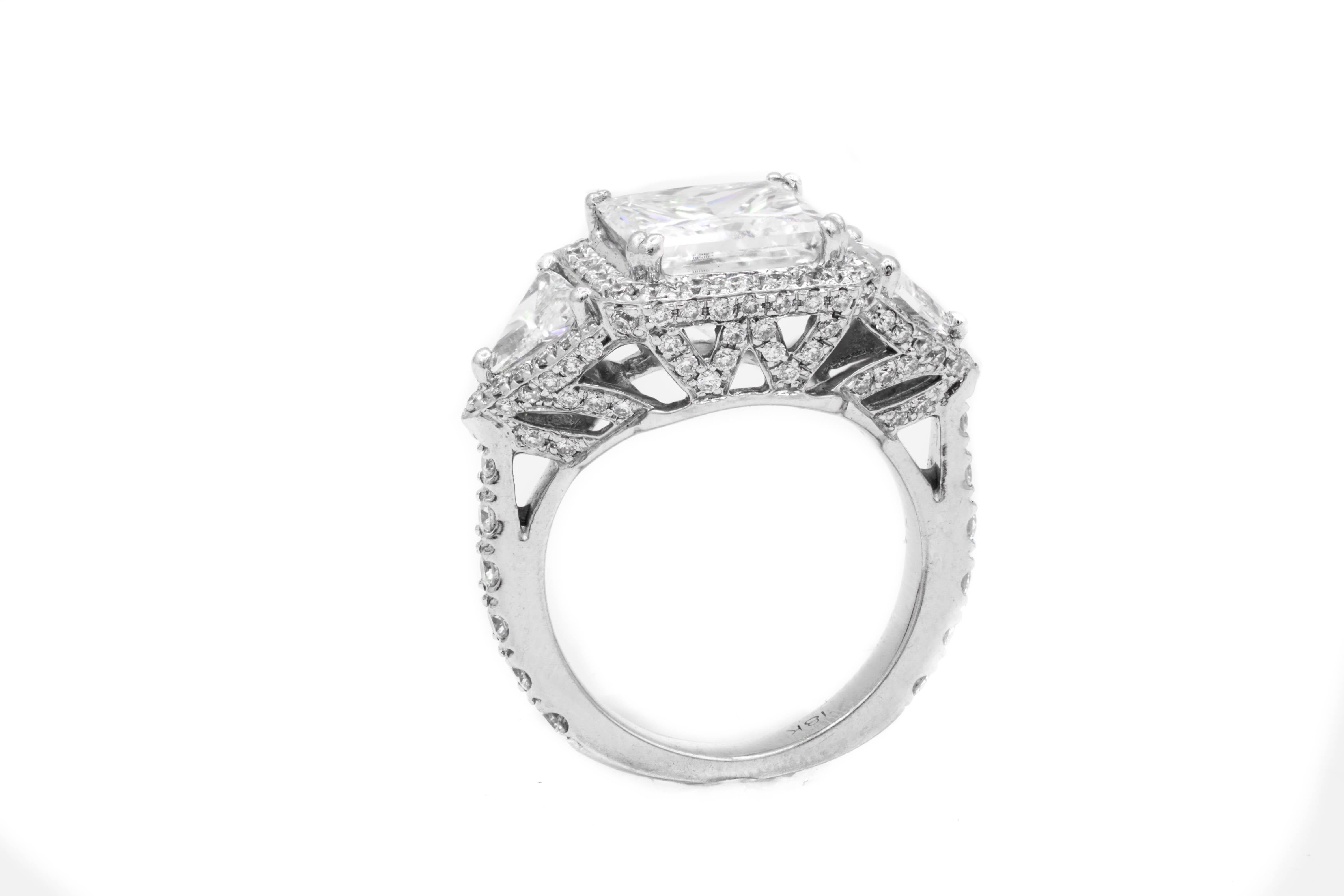 18k white gold engagemend ring feauteres 4.01 ct j color vs2 clarity diamond with 2.25 ct of diamond on the side 
