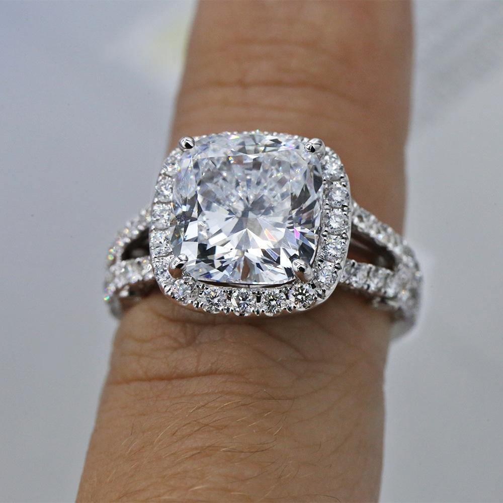 Im Angebot: 18 Karat Weißgold Verlobungsring mit Diamanten 6,48 Karat () 2