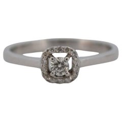 18K White Gold Engagement Ring with Diamonds