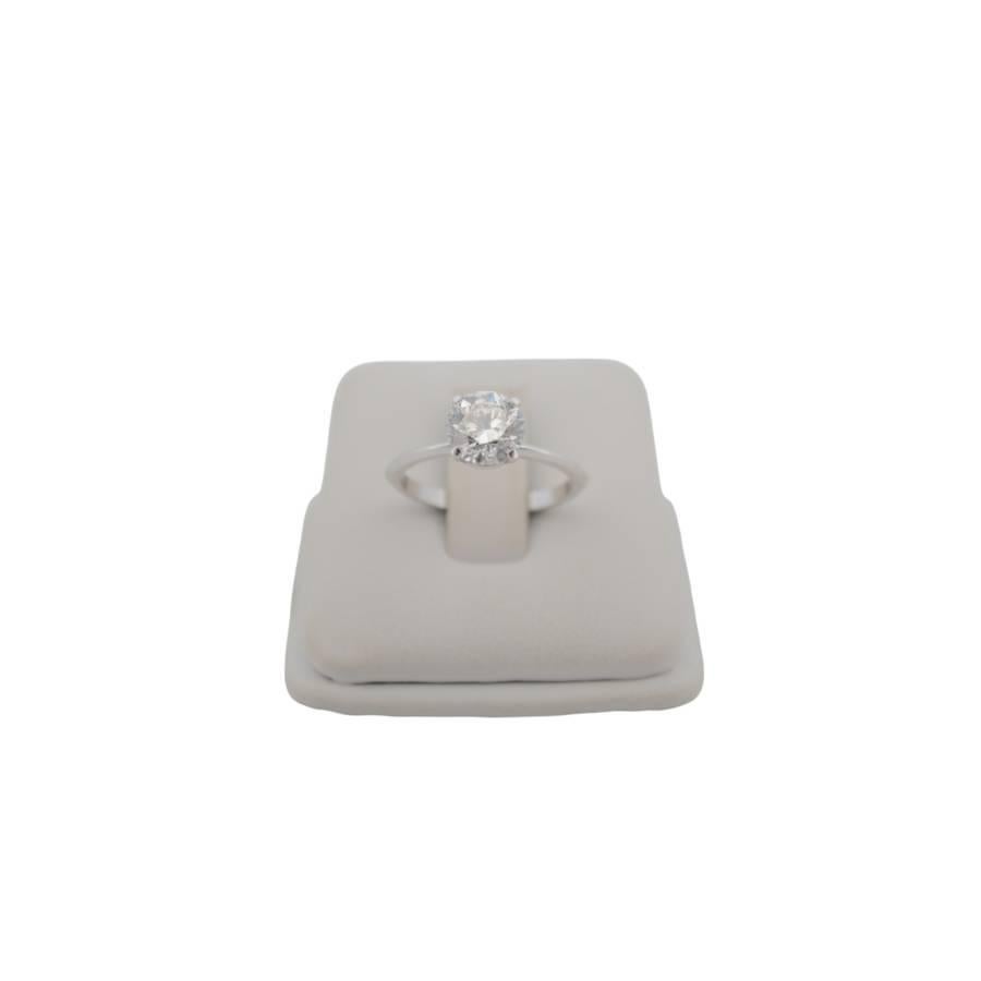 Bague de fiançailles en or blanc 18 carats avec diamant naturel Excellent état - En vente à București, București