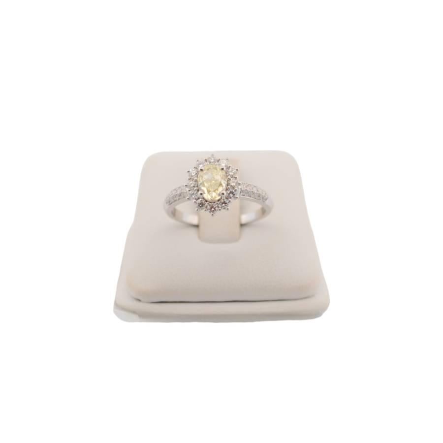 Verlobungsring aus 18 Karat Weißgold mit natürlichen Diamanten Damen im Angebot