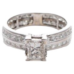 18K White Gold Engagement Ring with Natural Diamonds