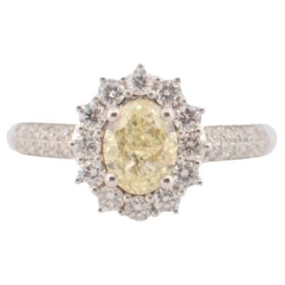 18K White Gold Engagement Ring with Natural Diamonds