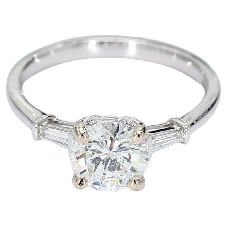 Bague de fiançailles en or blanc 18k avec centre et accents en diamant rond - Taille 6.5