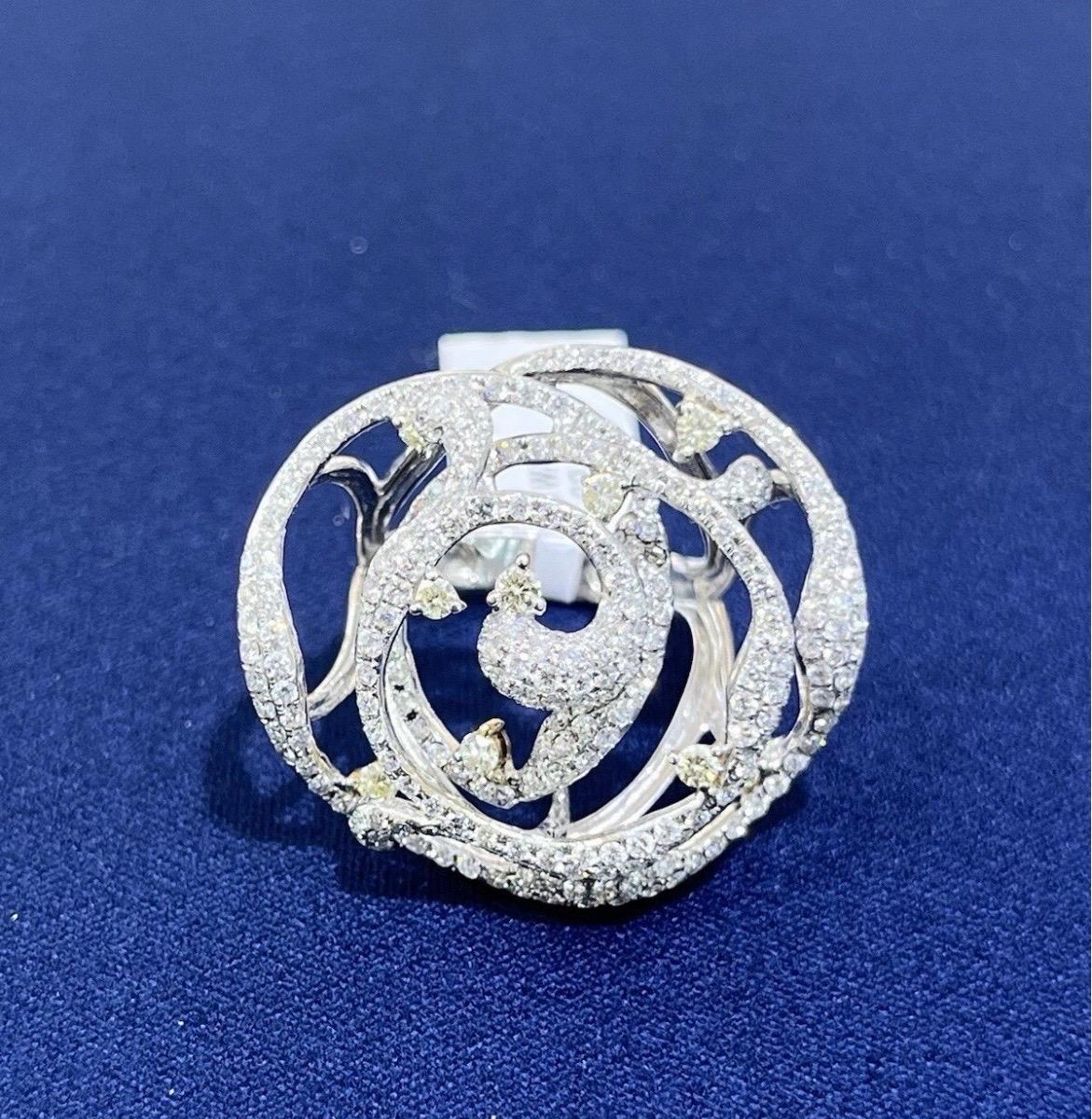 Bague de cocktail en or blanc 18k pour dames avec diamants ronds 3ct et tourbillon floral en vente 6