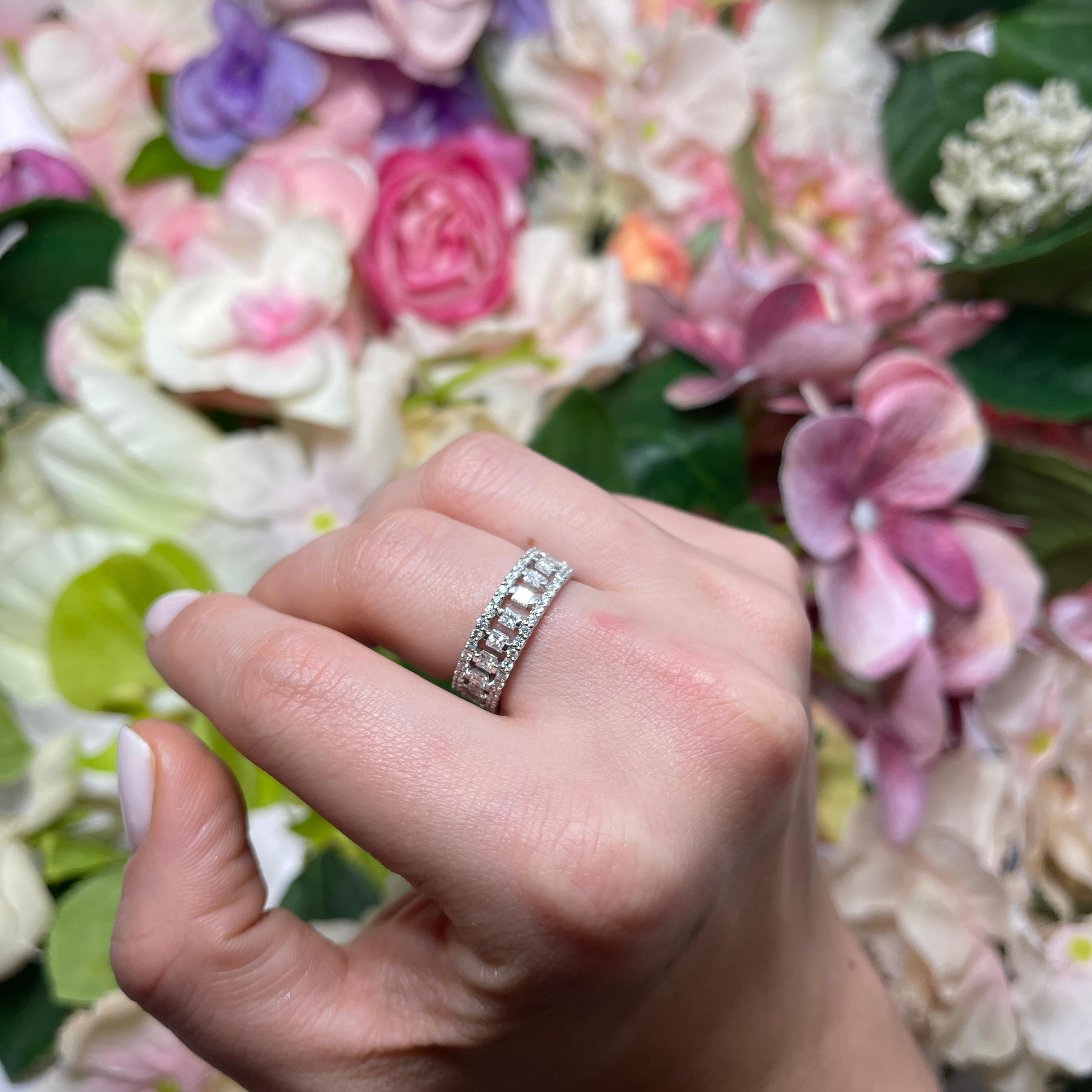 18K White Gold Eternity Band with Baguette and Brilliant-Cut Diamonds For Sale 1