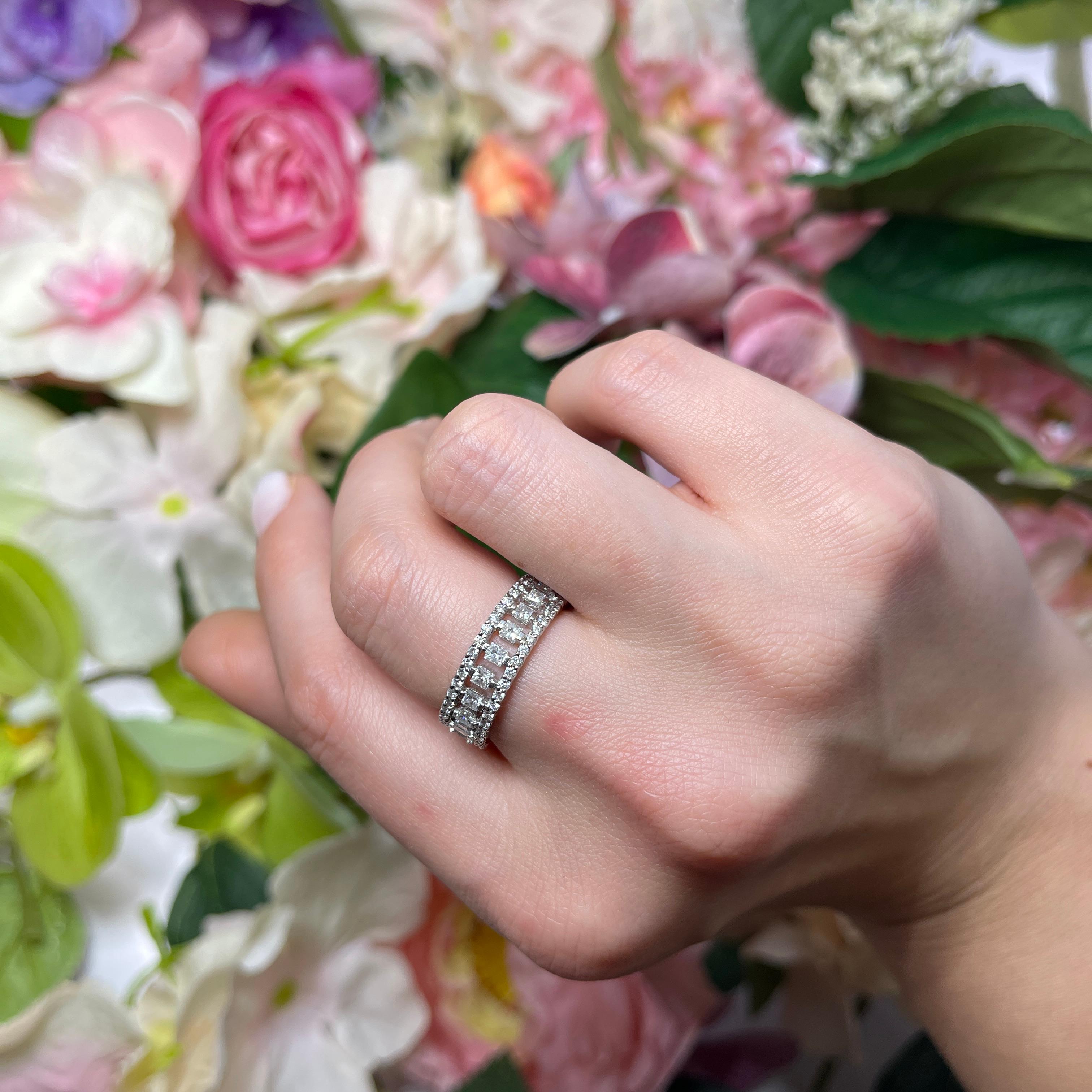 18K White Gold Eternity Band with Baguette and Brilliant-Cut Diamonds For Sale 2