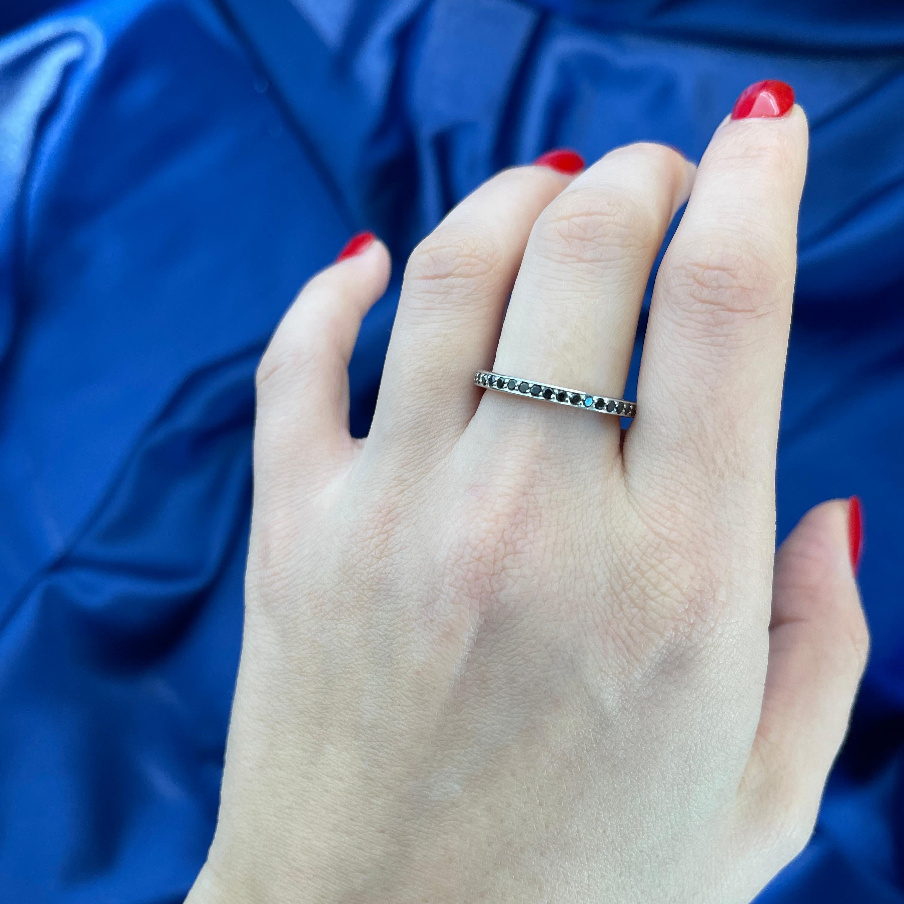 18K White Gold Eternity Band with Black Diamond Pavé In New Condition For Sale In Bergamo, BG