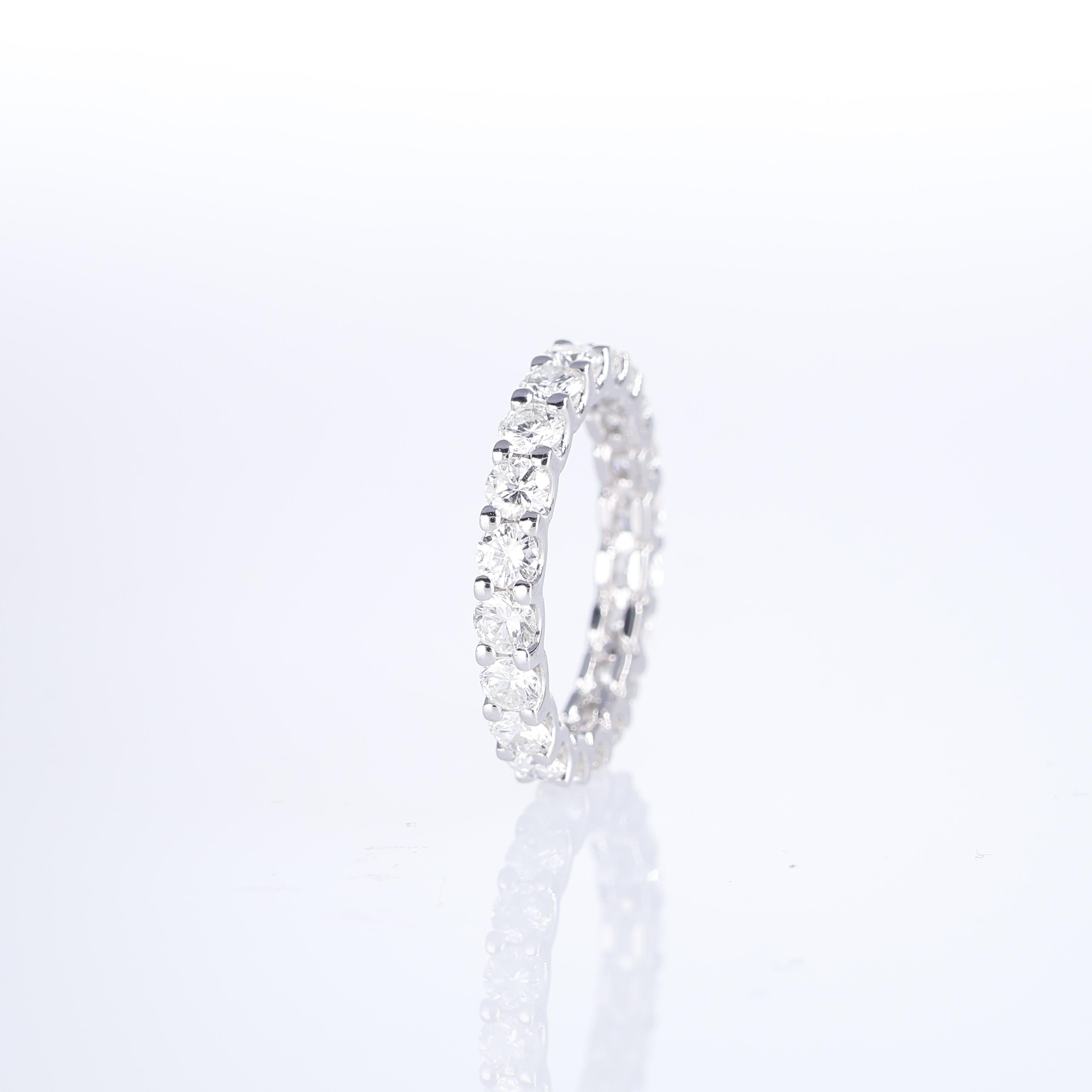 18K White Gold Eternity Band with Brilliant-Cut Diamonds F VVS In New Condition For Sale In Bergamo, BG
