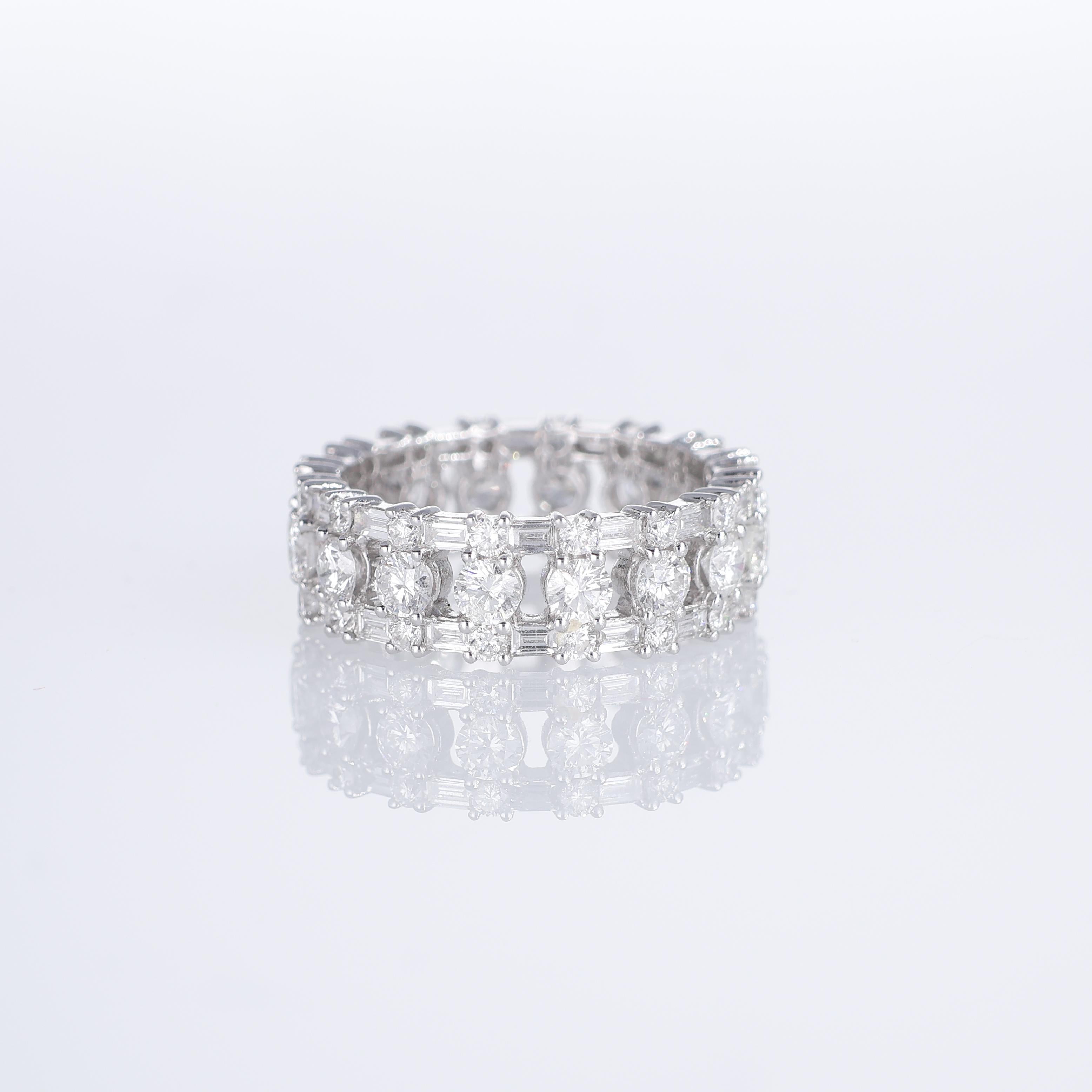 IMPORTANT NOTE:
✔ No additional costs will be added to this order.
✔ Shipping and customs duties are fully covered by us.
--------------------
An elegant eternity ring crafted in 18K white gold, featuring a stunning arrangement of natural diamonds