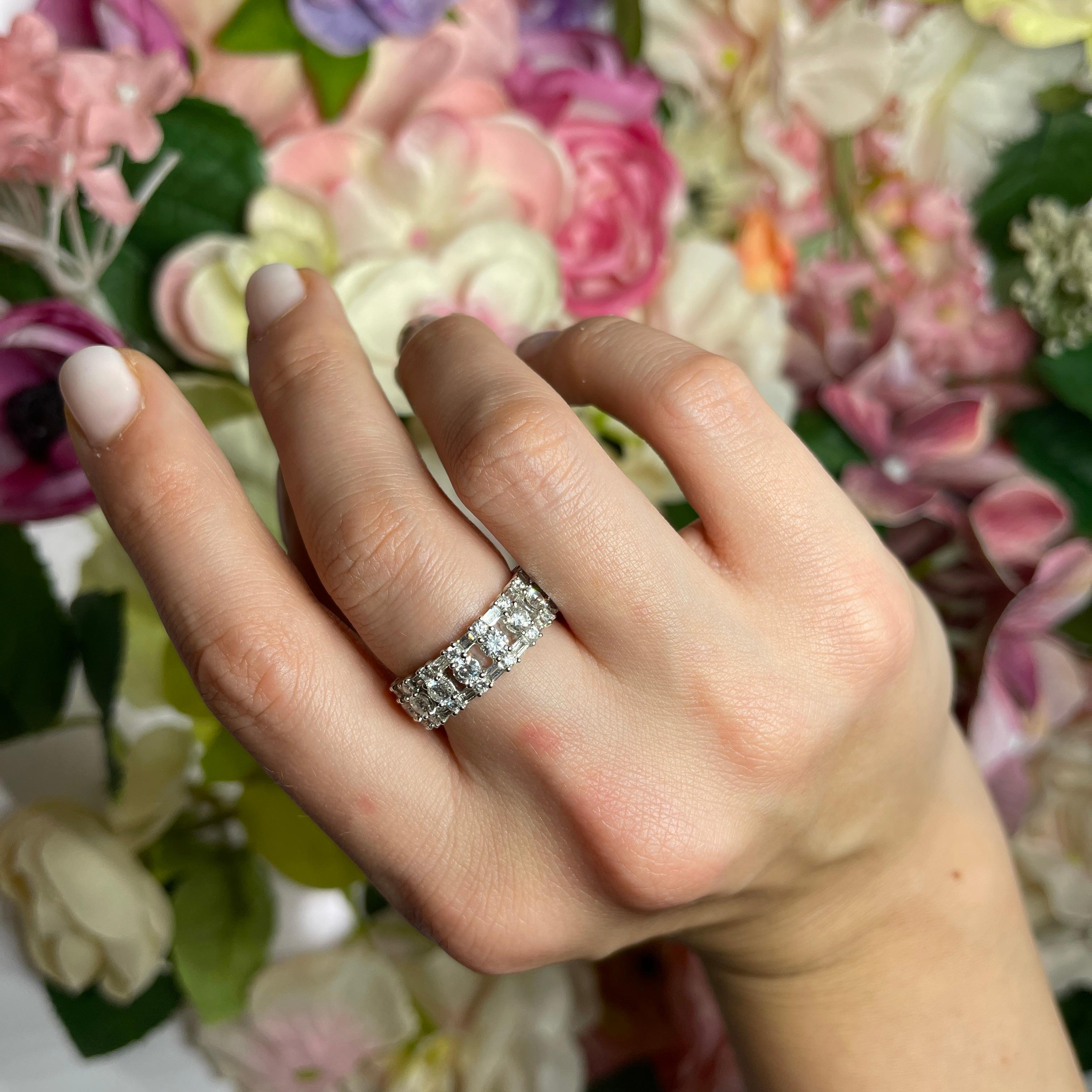 18K White Gold Eternity Ring with Diamonds For Sale 3