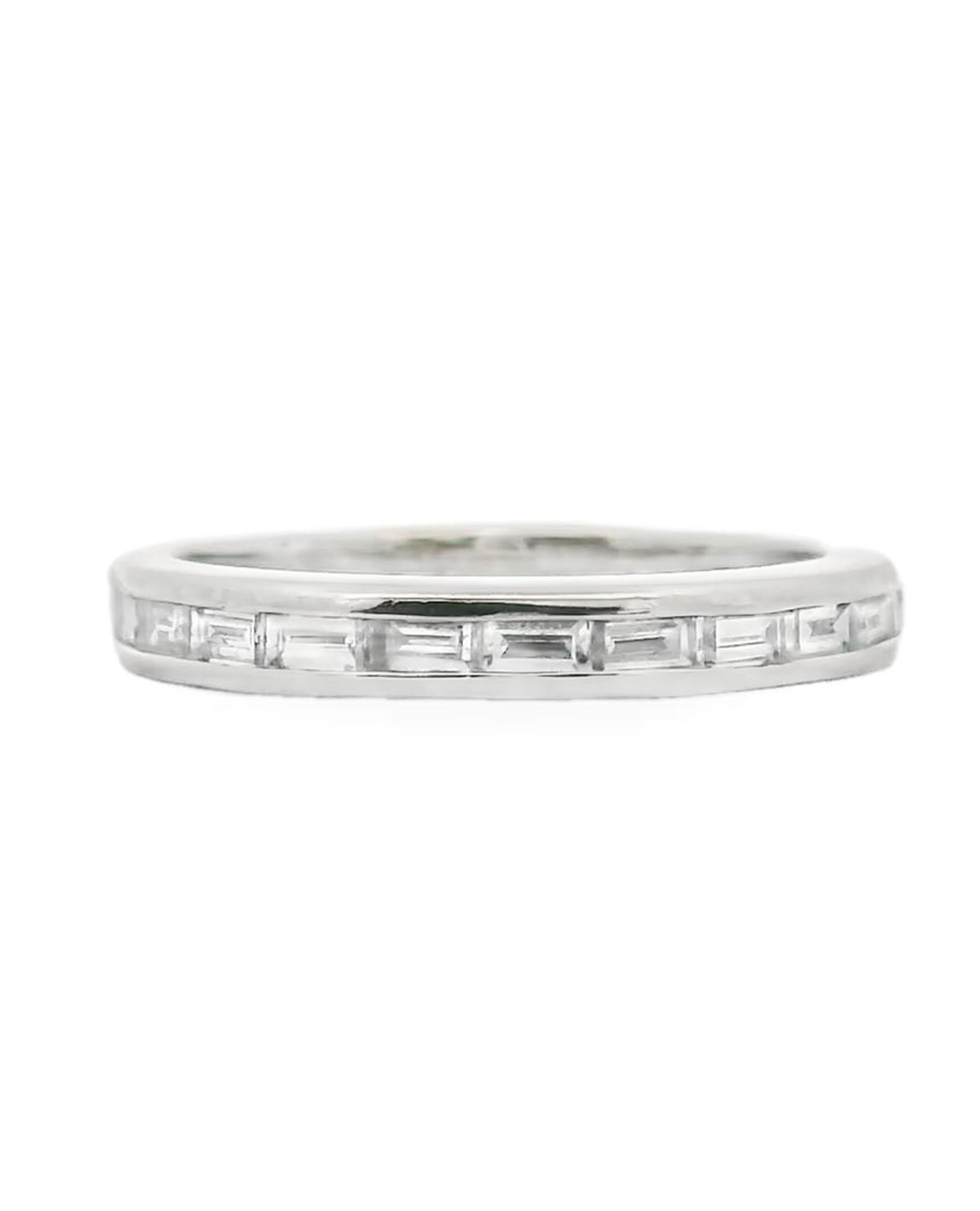 18K white gold euro shank wedding band with baguette diamonds weighing 0.55ct total.

*4.24 Grams
*Size 6.75, can be sized up to two sizes larger or smaller