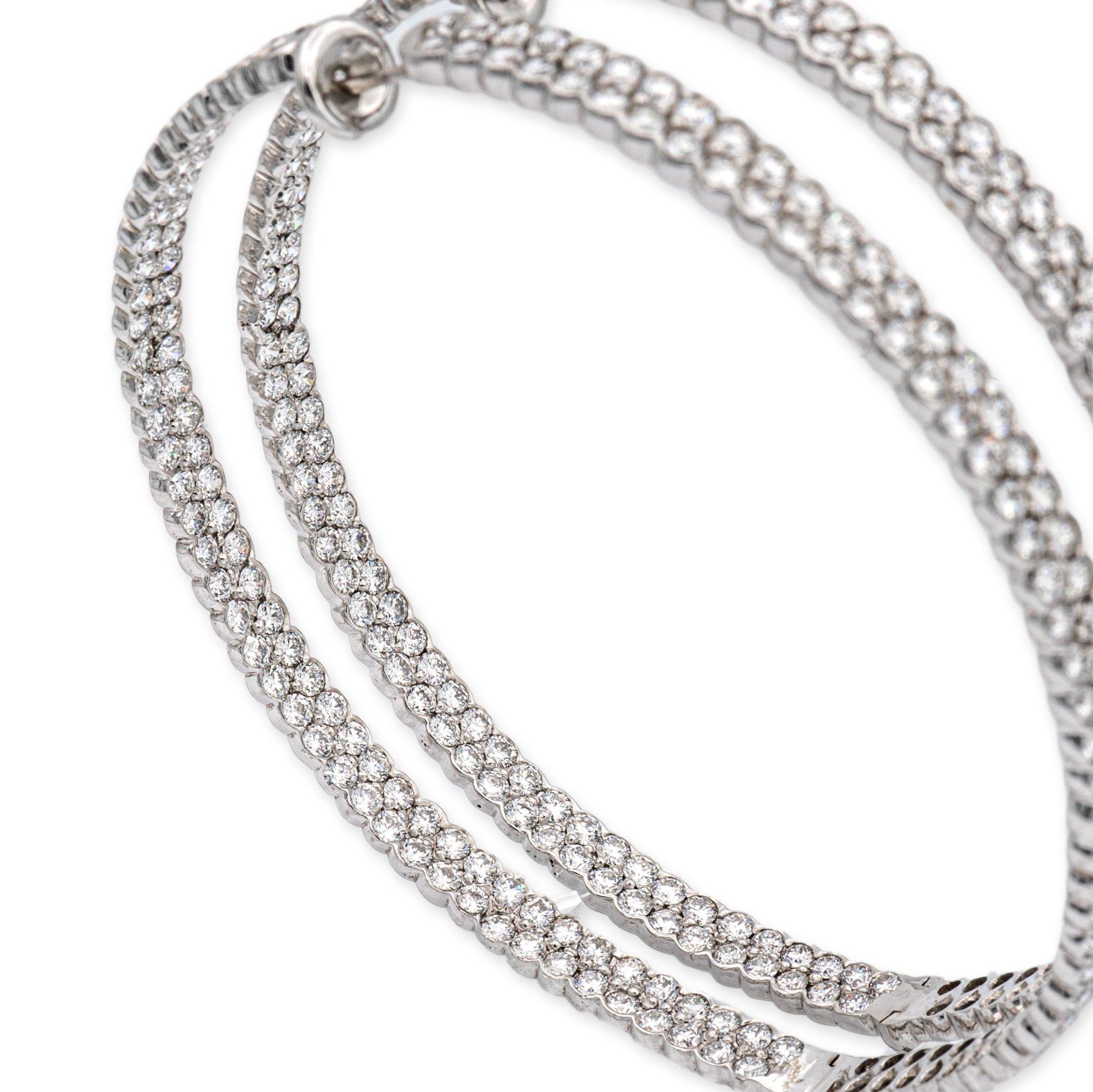 Donna Orecchini a cerchio in oro bianco 18 carati extra large con diamanti a doppia fila da 14,80 carati in vendita