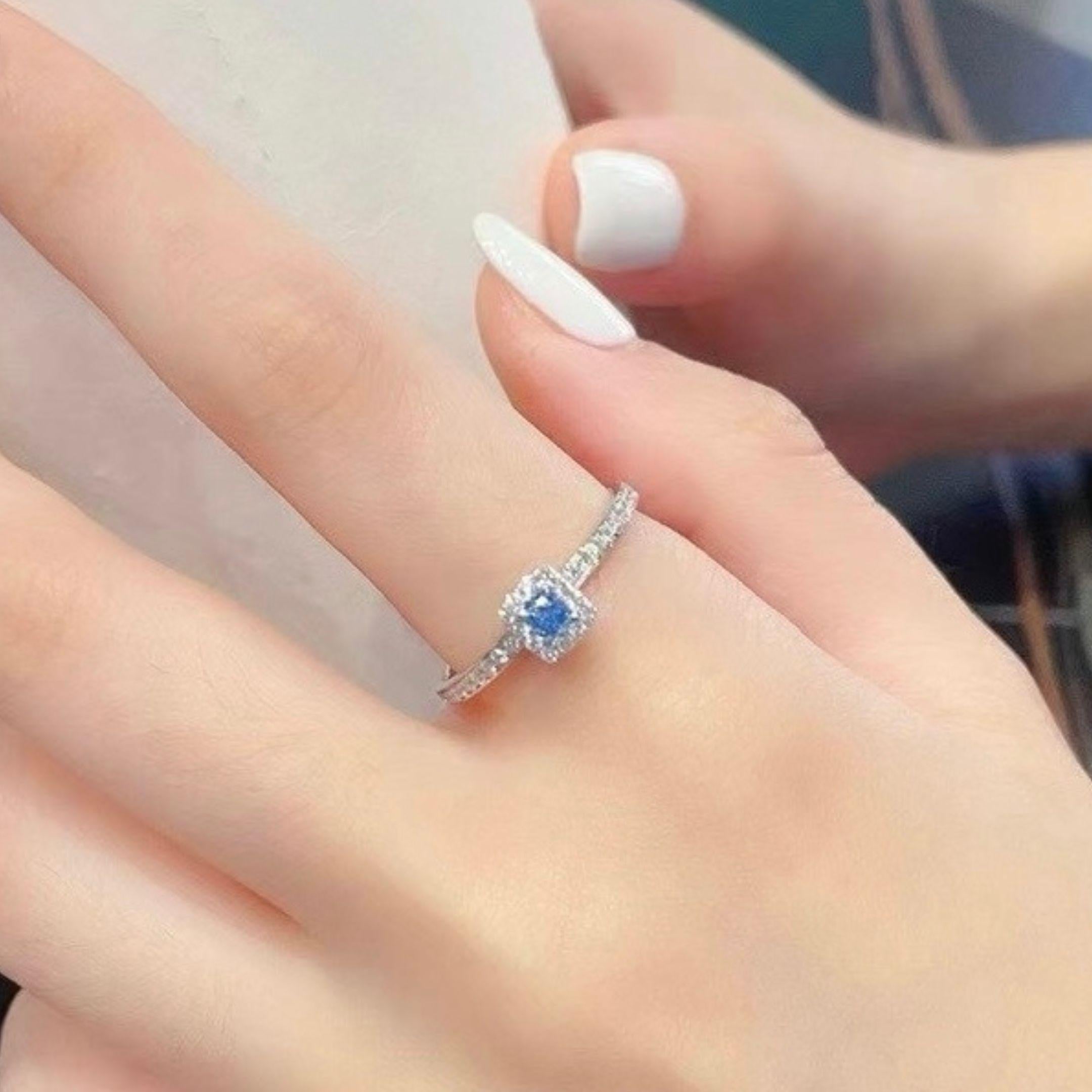 18K White Gold Fancy Blue Diamond & Diamond Lace Ring In New Condition For Sale In Kowloon, HK