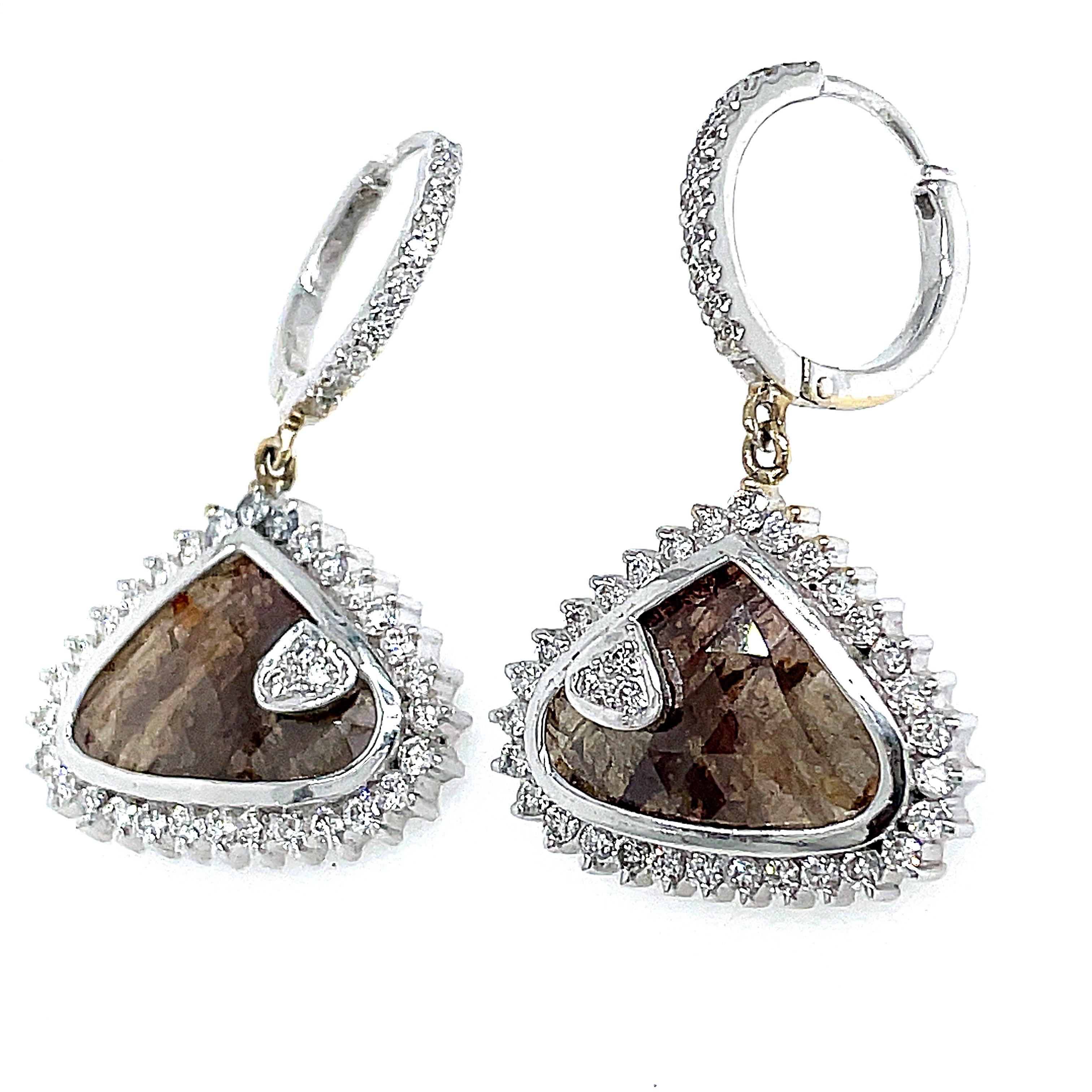 18k White Gold Fancy Brown Diamond Earrings In New Condition For Sale In Hong Kong, HK