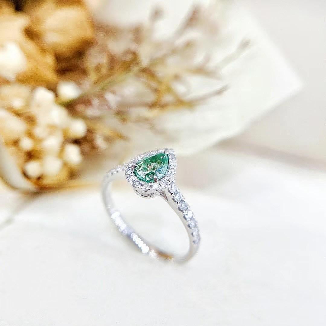 Modern 18K White Gold Fancy Green Diamond & Diamond Ring For Sale