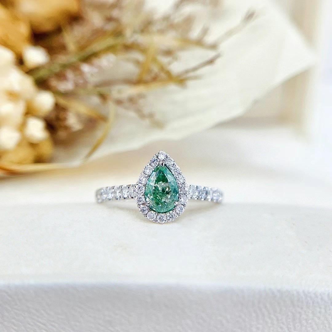 18K White Gold Fancy Green Diamond & Diamond Ring In New Condition For Sale In Kowloon, HK