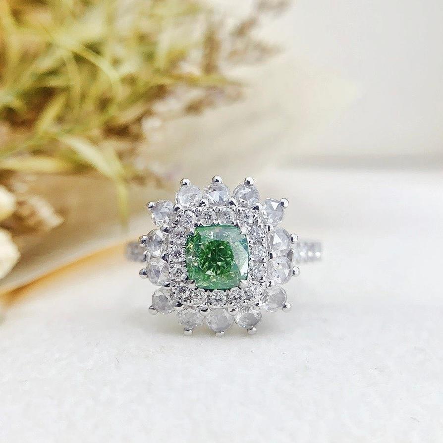 Women's or Men's 18K White Gold Fancy Green Diamond & Diamond Cocktail Ring For Sale