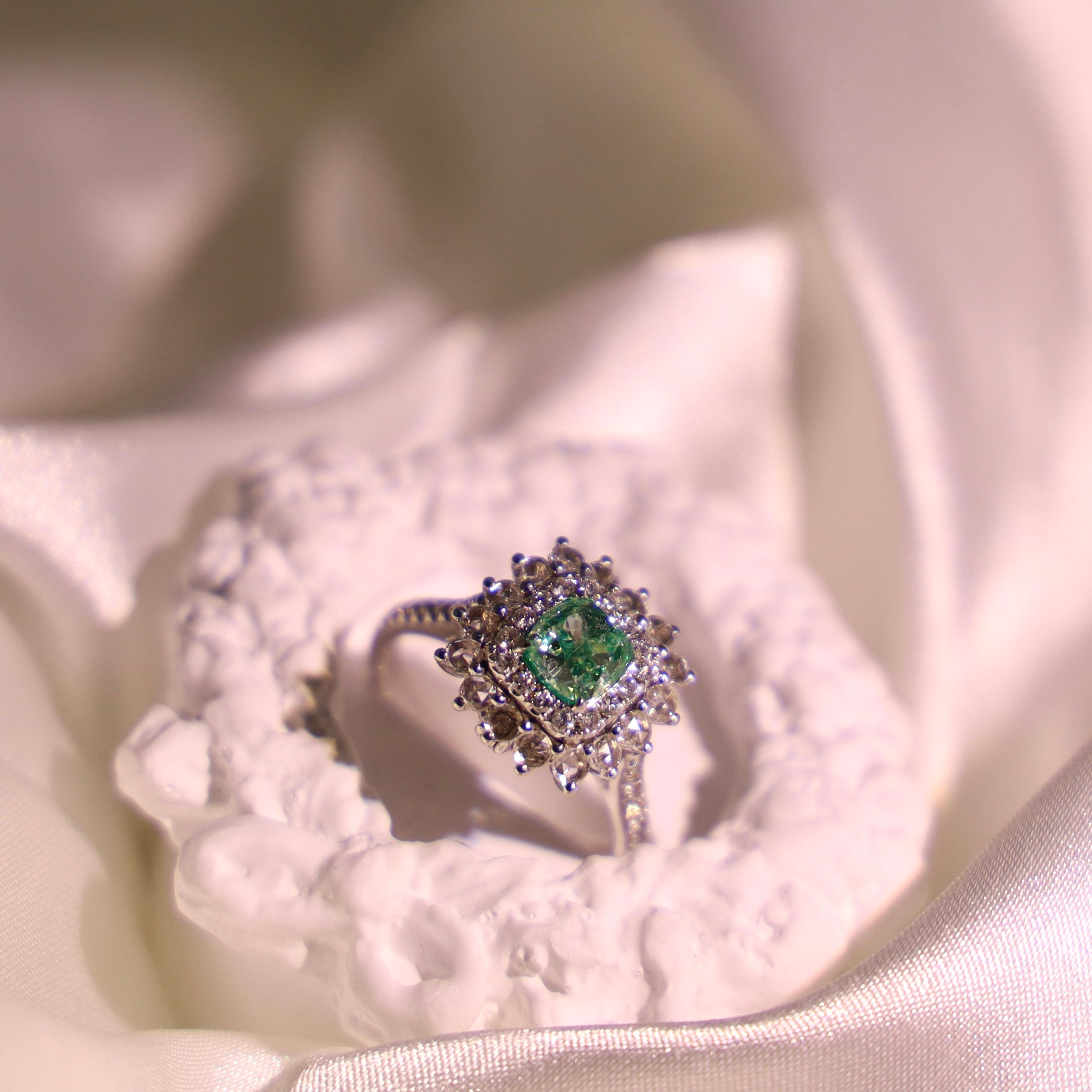 18K White Gold Fancy Green Diamond & Diamond Cocktail Ring For Sale 2