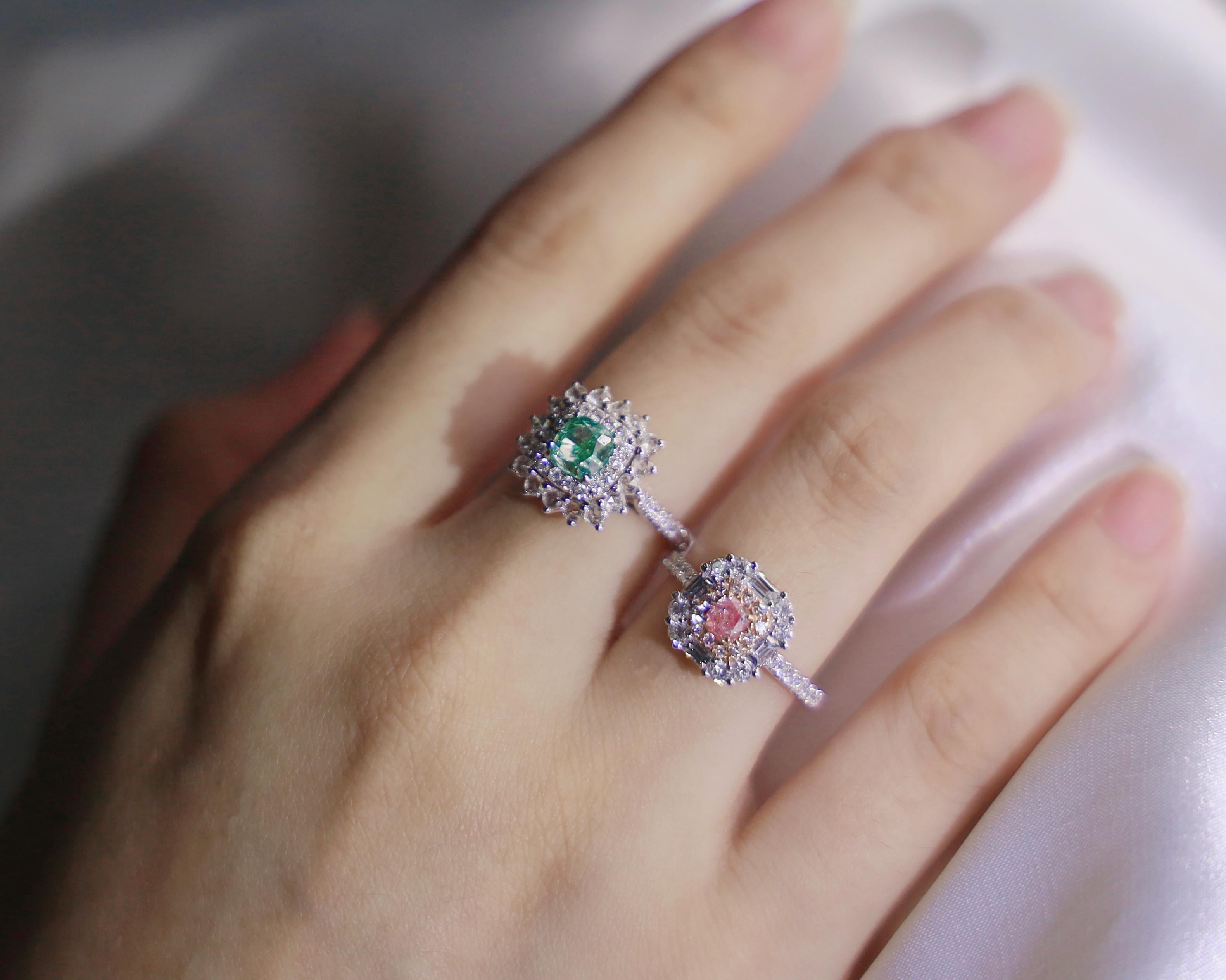 18K White Gold Fancy Green Diamond & Diamond Cocktail Ring For Sale 3