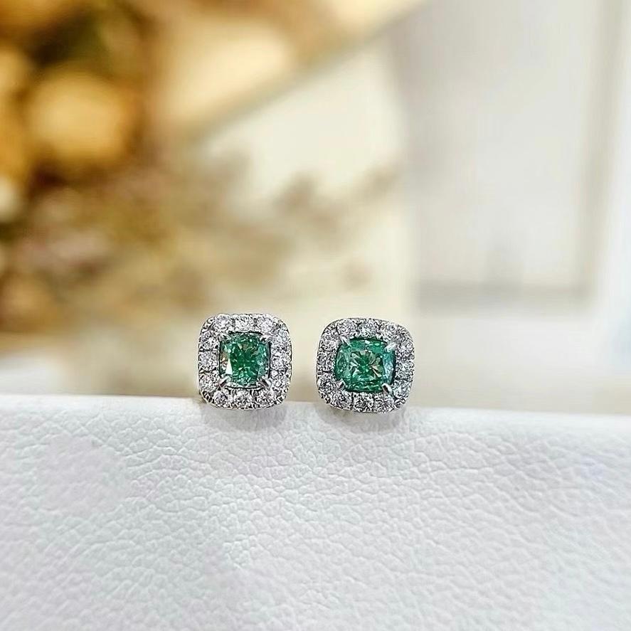 18K White Gold Fancy Green Diamond & Diamond Stud Earrings

2 Fancy Green Diamonds - 0.34 CT
Diamonds - 0.12 CT
Total Weight - 1.35 GM