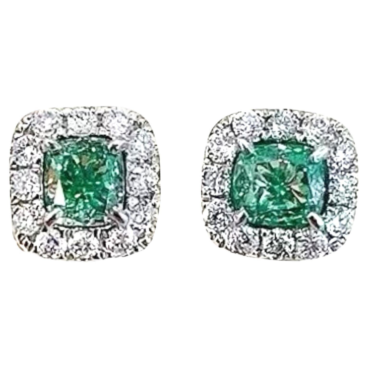 Pendientes de oro blanco de 18 quilates con diamantes y diamante verde fantasía