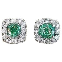 Pendientes de oro blanco de 18 quilates con diamantes y diamante verde fantasía