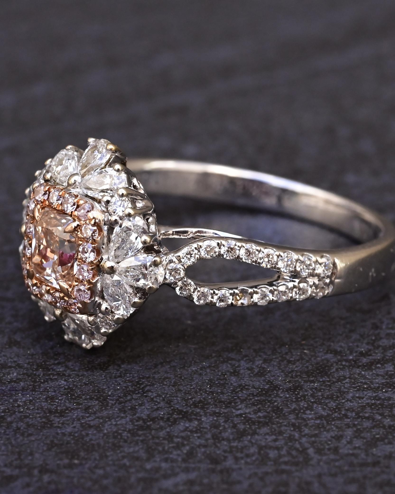 18K White Gold Fancy Pink-Brown Diamond Halo Ring 1.46 Cts. GIA / IGI Certified in vendita 5
