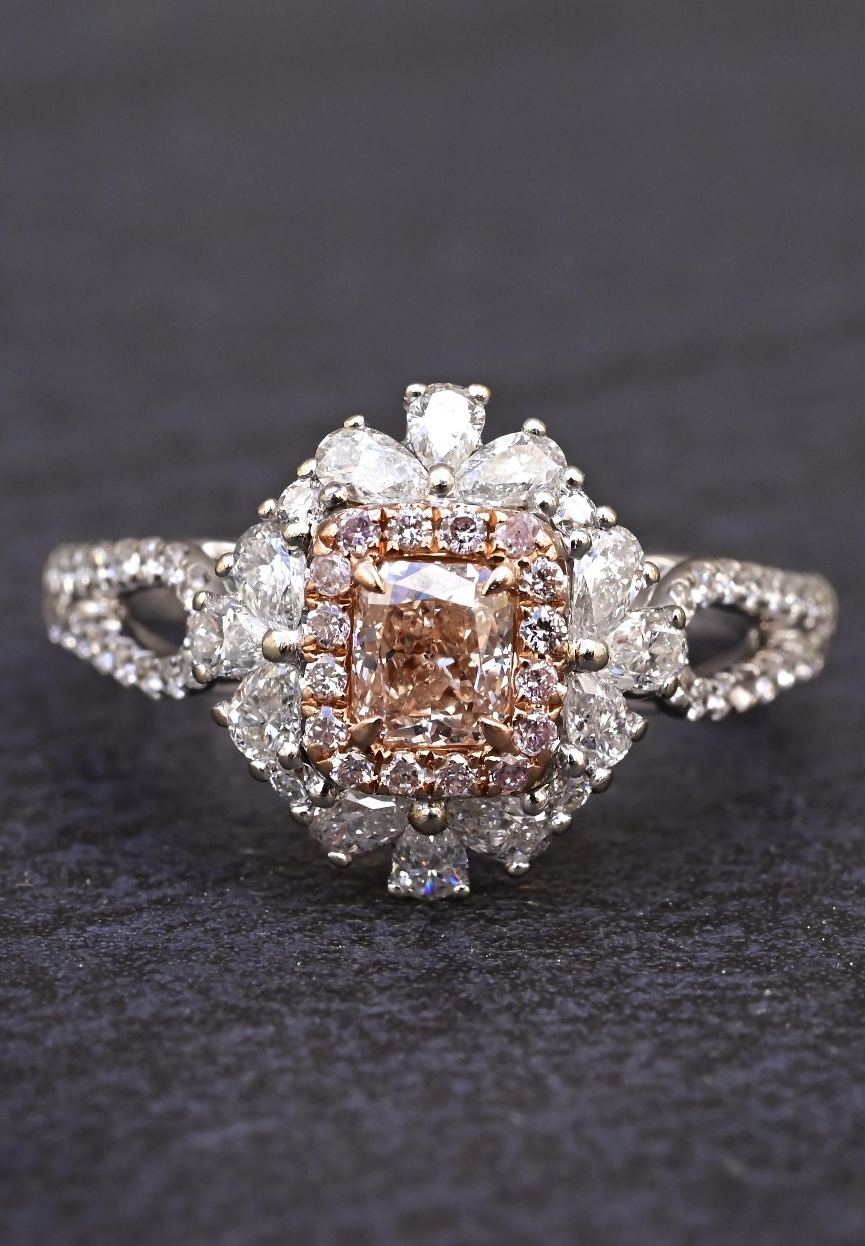 18K White Gold Fancy Pink-Brown Diamond Halo Ring 1.46 Cts. GIA / IGI Certified in vendita 7