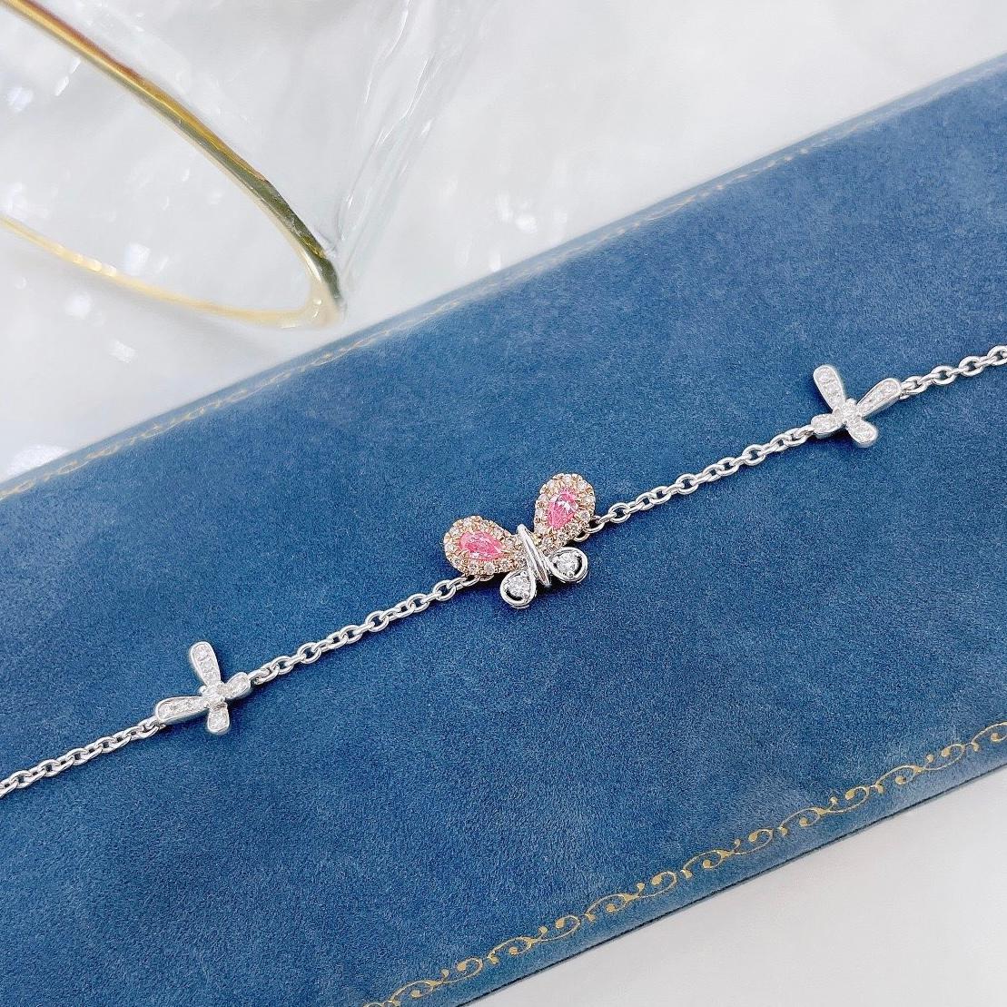 18K White Gold Fancy Pink Diamond Butterfly Bracelet with Diamonds In New Condition For Sale In Kowloon, HK