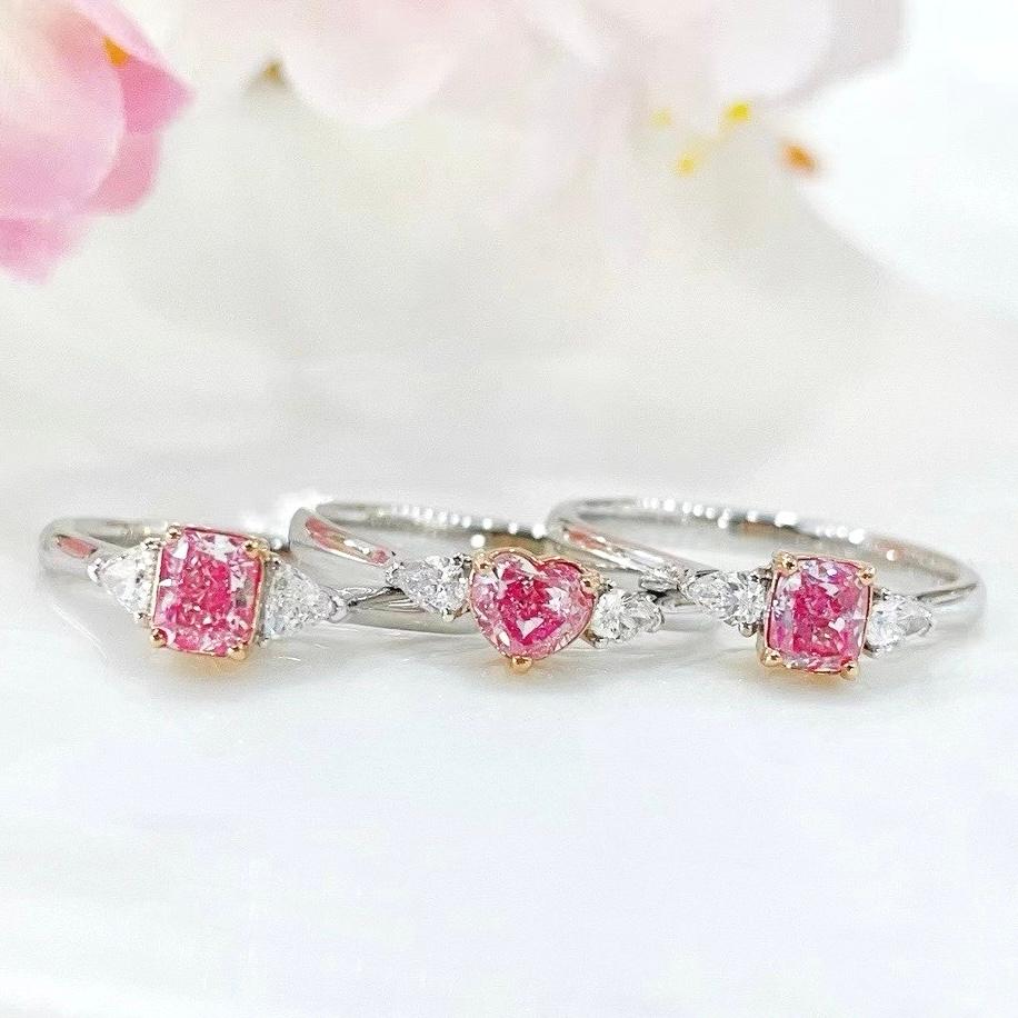 18K White Gold Fancy Pink Diamond & Diamond Engagement Ring

1 Fancy Pink Diamond - 0.42 CT
Diamonds - 0.13 CT
Total Weight - 2.57 GM