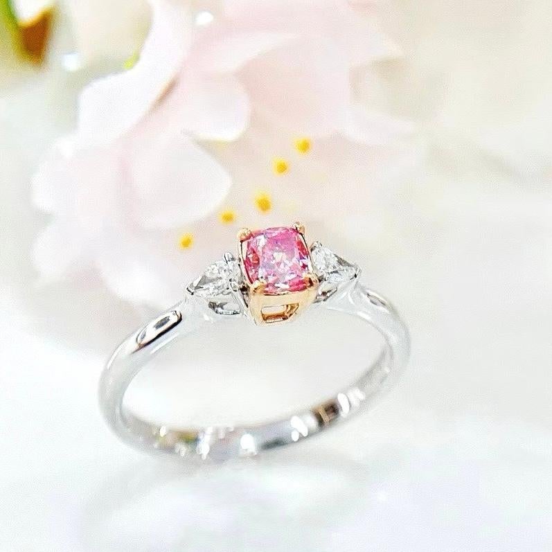 18K White Gold Fancy Pink Diamond & Diamond Engagement Ring In New Condition For Sale In Kowloon, HK
