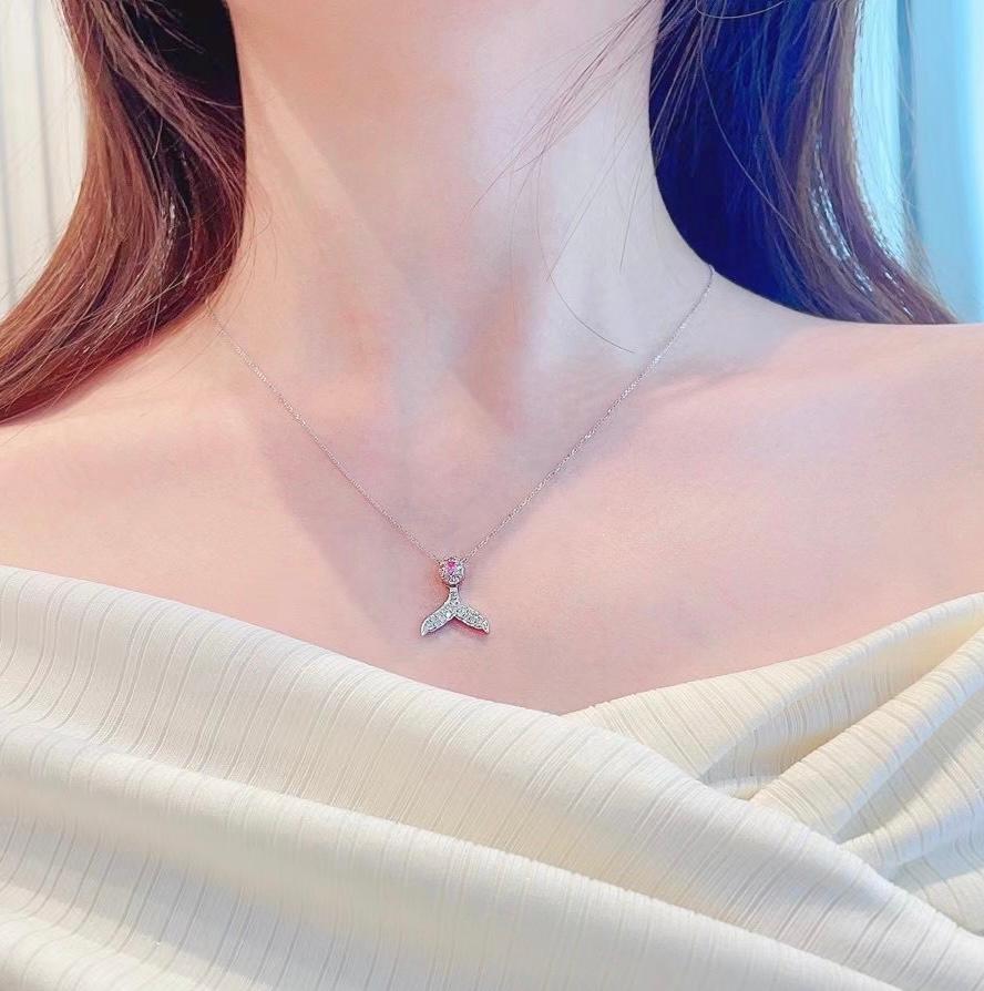 18K White Gold Fancy Pink Diamond & Diamond Pendant Necklace In New Condition For Sale In Kowloon, HK