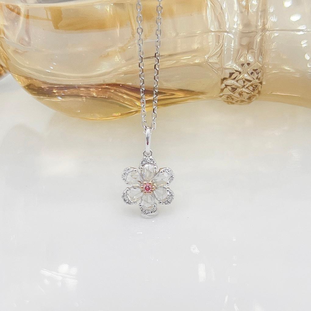1 Fancy Pink Diamond - 0.05 CT
6 Rose Cut Diamond - 0.28 CT
Total Weight - 1.75 GM

Diamond Clarity Grade VS; F color
Fancy Pink Diamond 
Gift for her; Mother and daughter Necklace