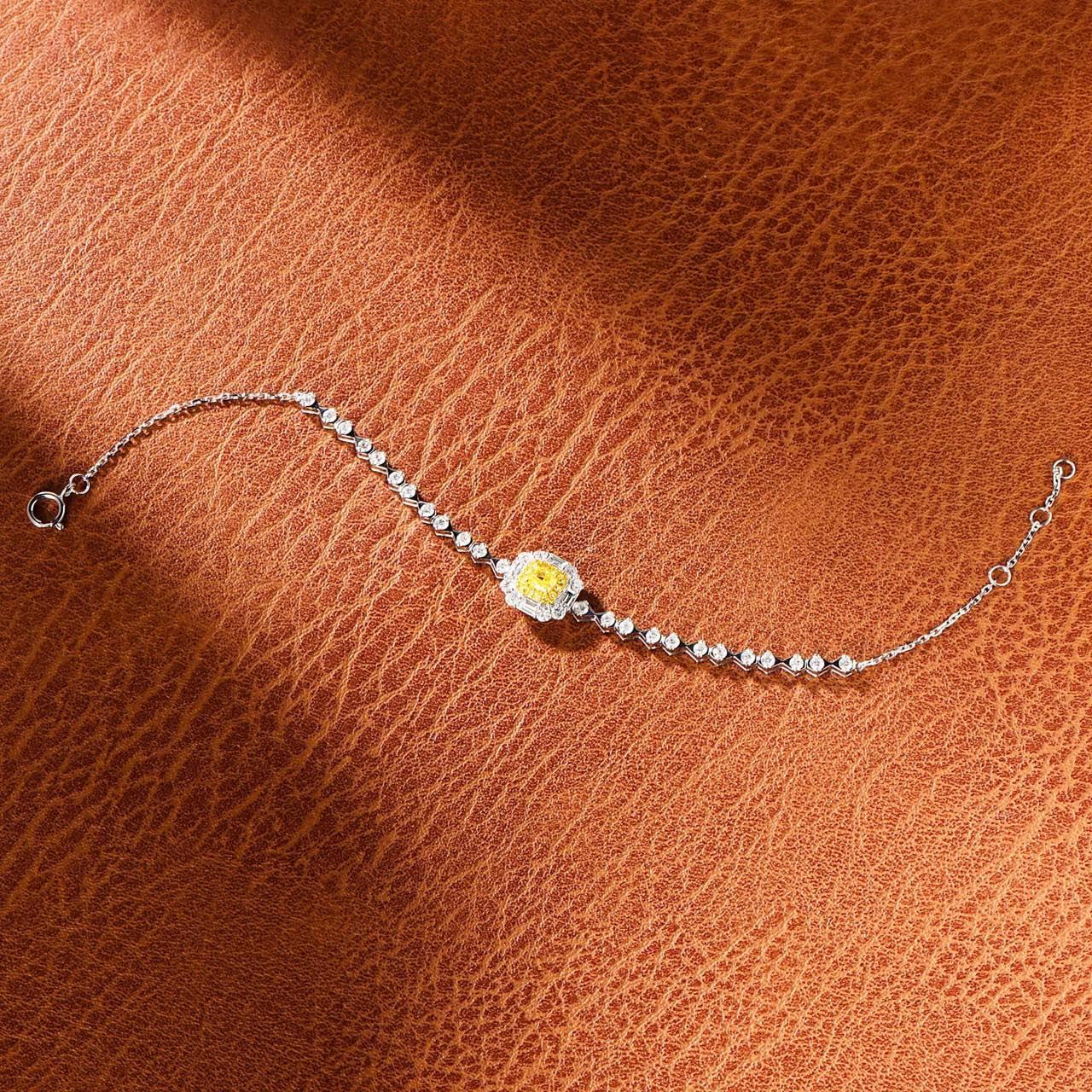 Moderne Bracelet en or blanc 18K avec diamant et diamant jaune fantaisie en vente