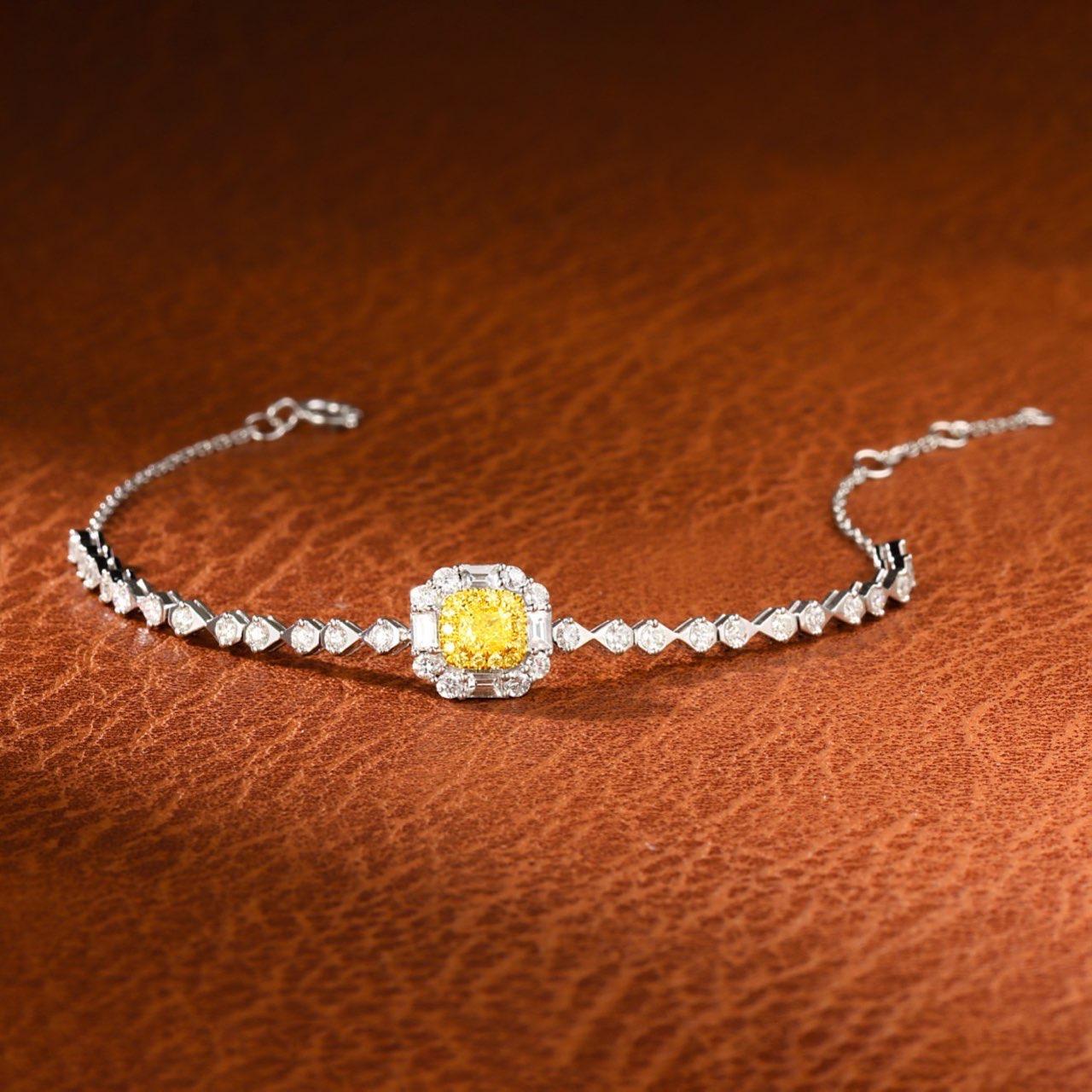 Taille coussin Bracelet en or blanc 18K avec diamant et diamant jaune fantaisie en vente