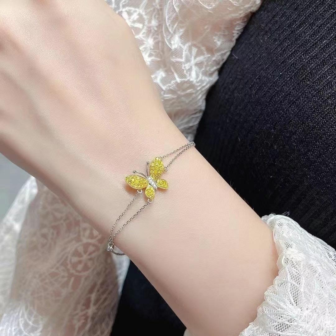 18K White Gold Fancy Yellow Diamond & Diamond Butterfly Bracelet In New Condition For Sale In Kowloon, HK