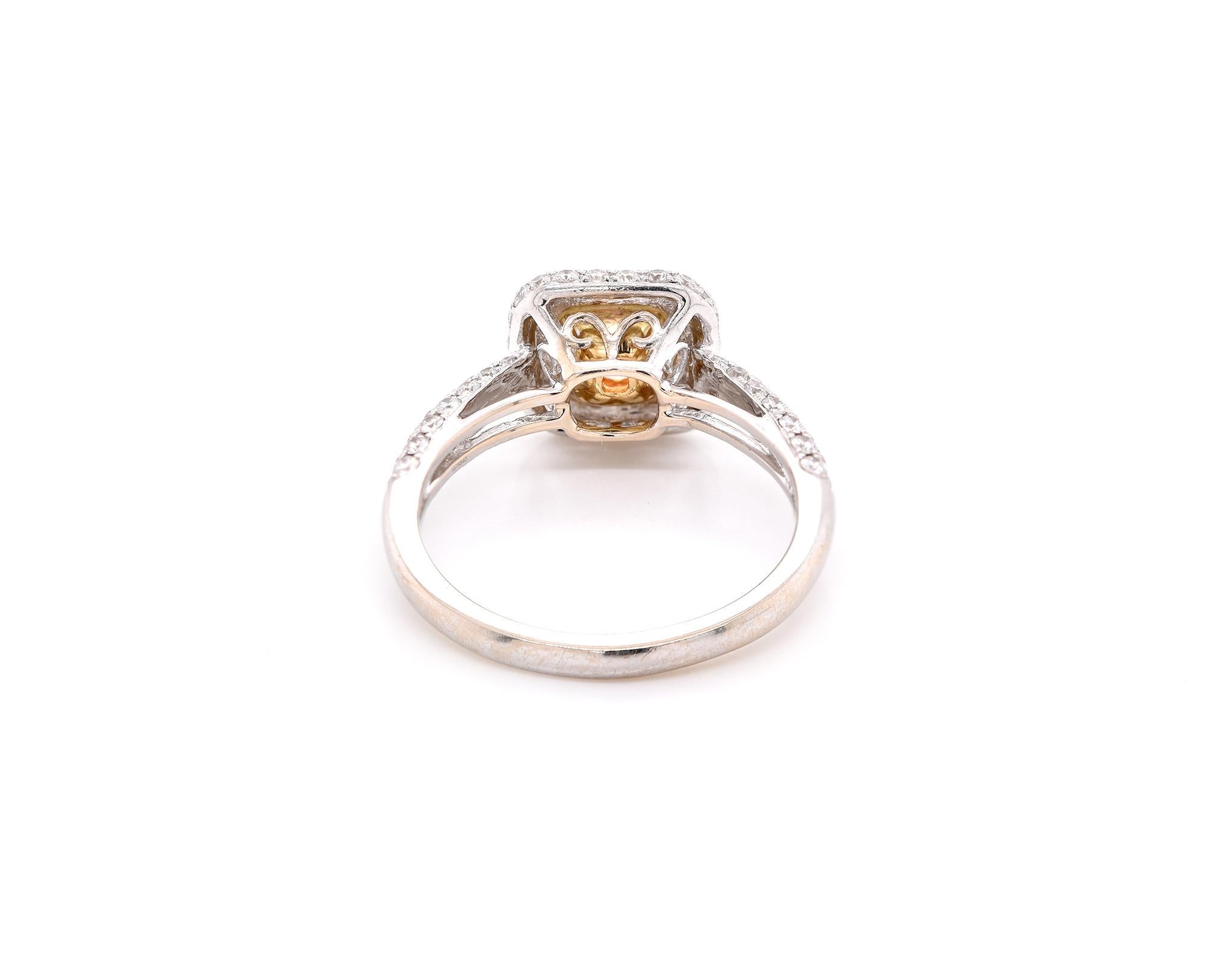 Bague de fiançailles en or blanc 18 carats avec diamant jaune fantaisie Excellent état - En vente à Scottsdale, AZ