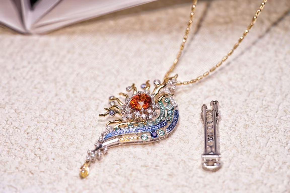 18 Karat Weißgold Fanta Granat & Saphir Anhänger & Brosche mit Diamanten (Moderne) im Angebot