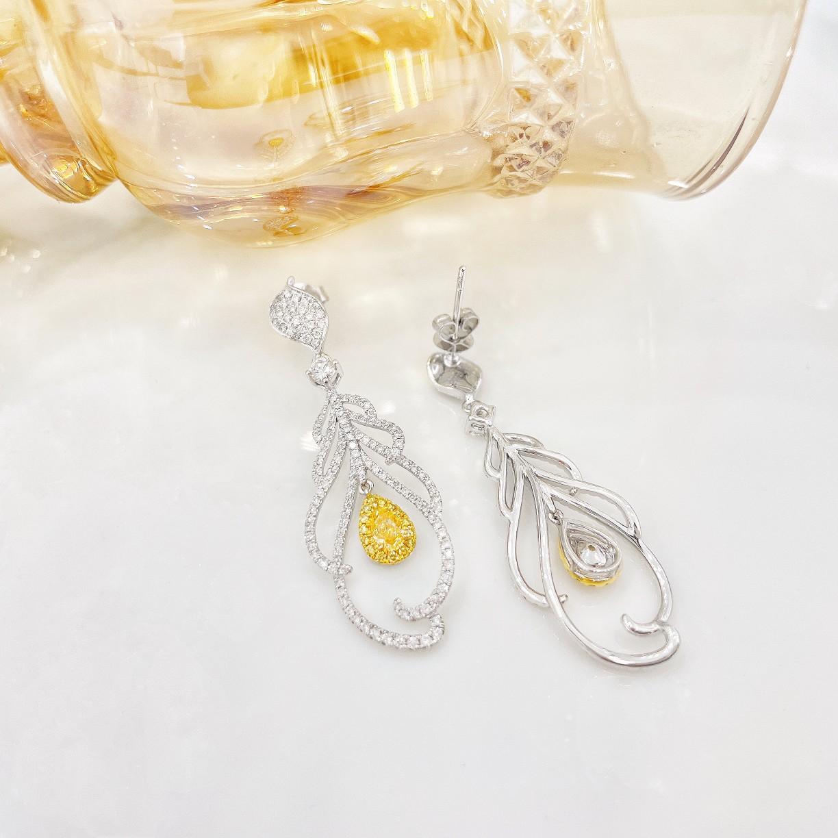 De las mujeres Pendientes Gota Pluma de Oro Blanco de 18 K con Diamantes Amarillos y Blancos Naturales en venta