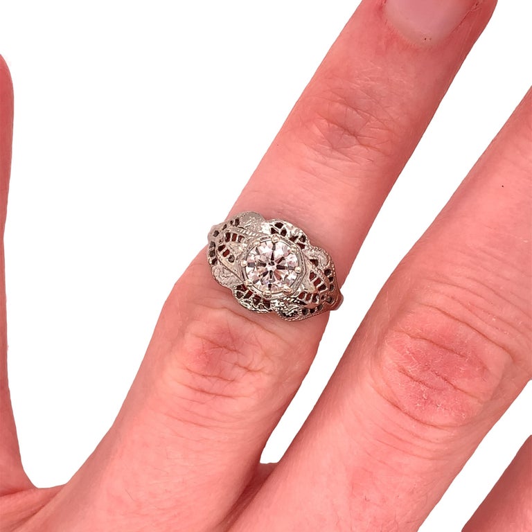 Bague Art déco en or blanc 18 carats filigrane avec diamant