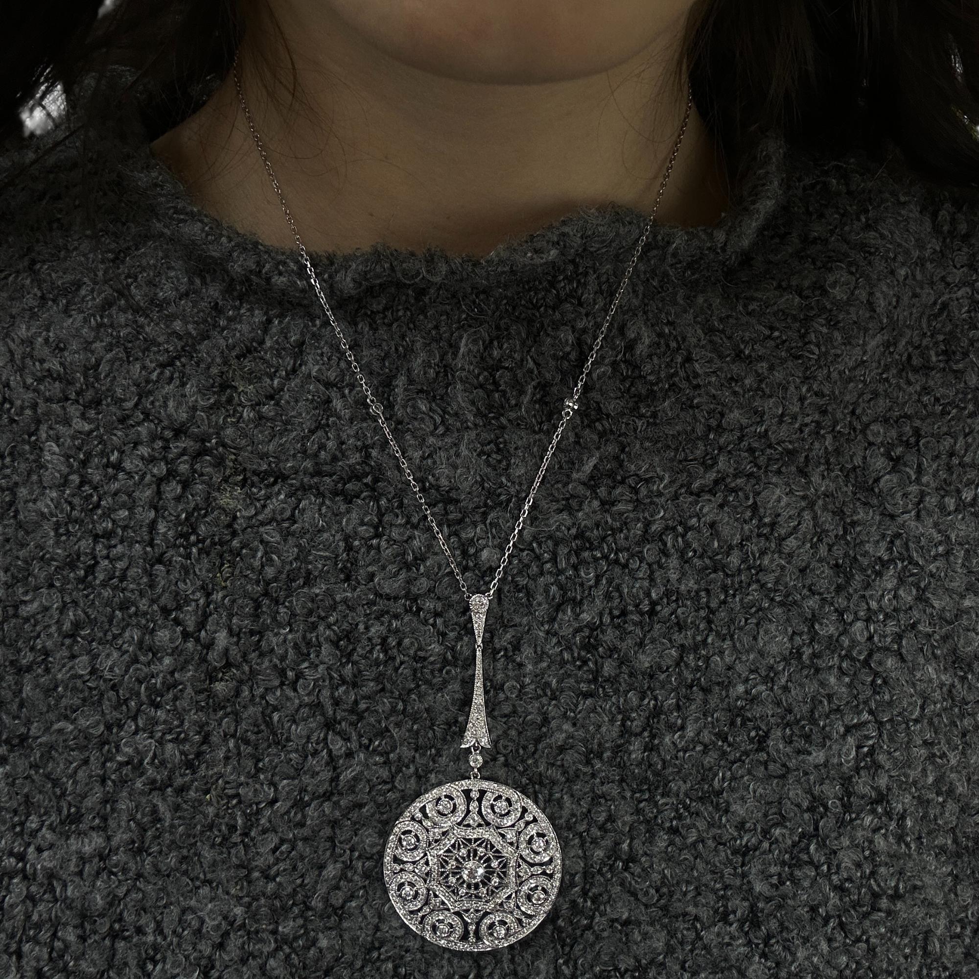 18K White Gold Filigree Diamond Pendant Necklace In Good Condition For Sale In New York, NY
