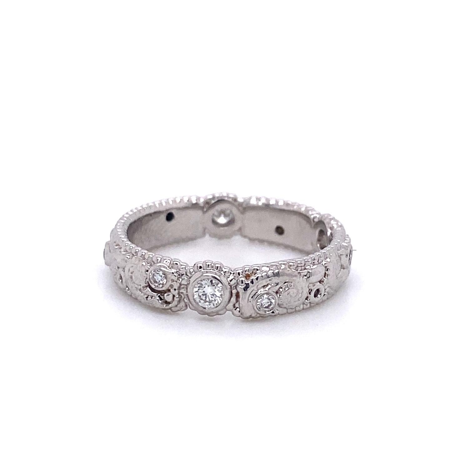 Contemporain Bracelet en or blanc 18 carats à motif filigrane avec diamants blancs en vente