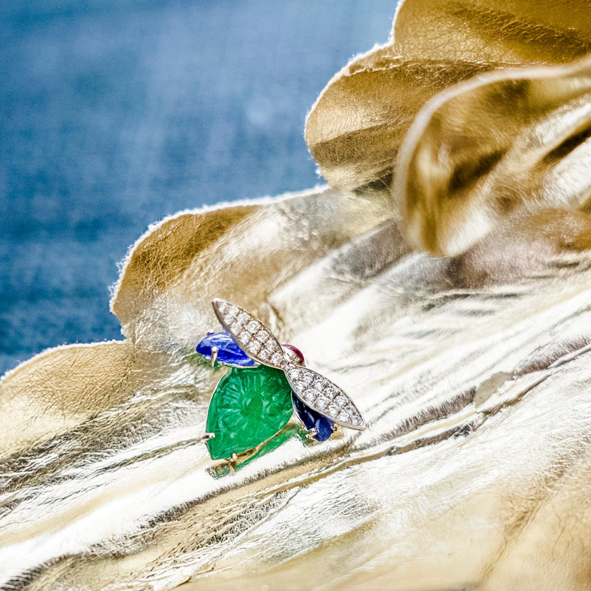 Modern 18K White Gold Firefly Emerald and Diamond Brooch For Sale