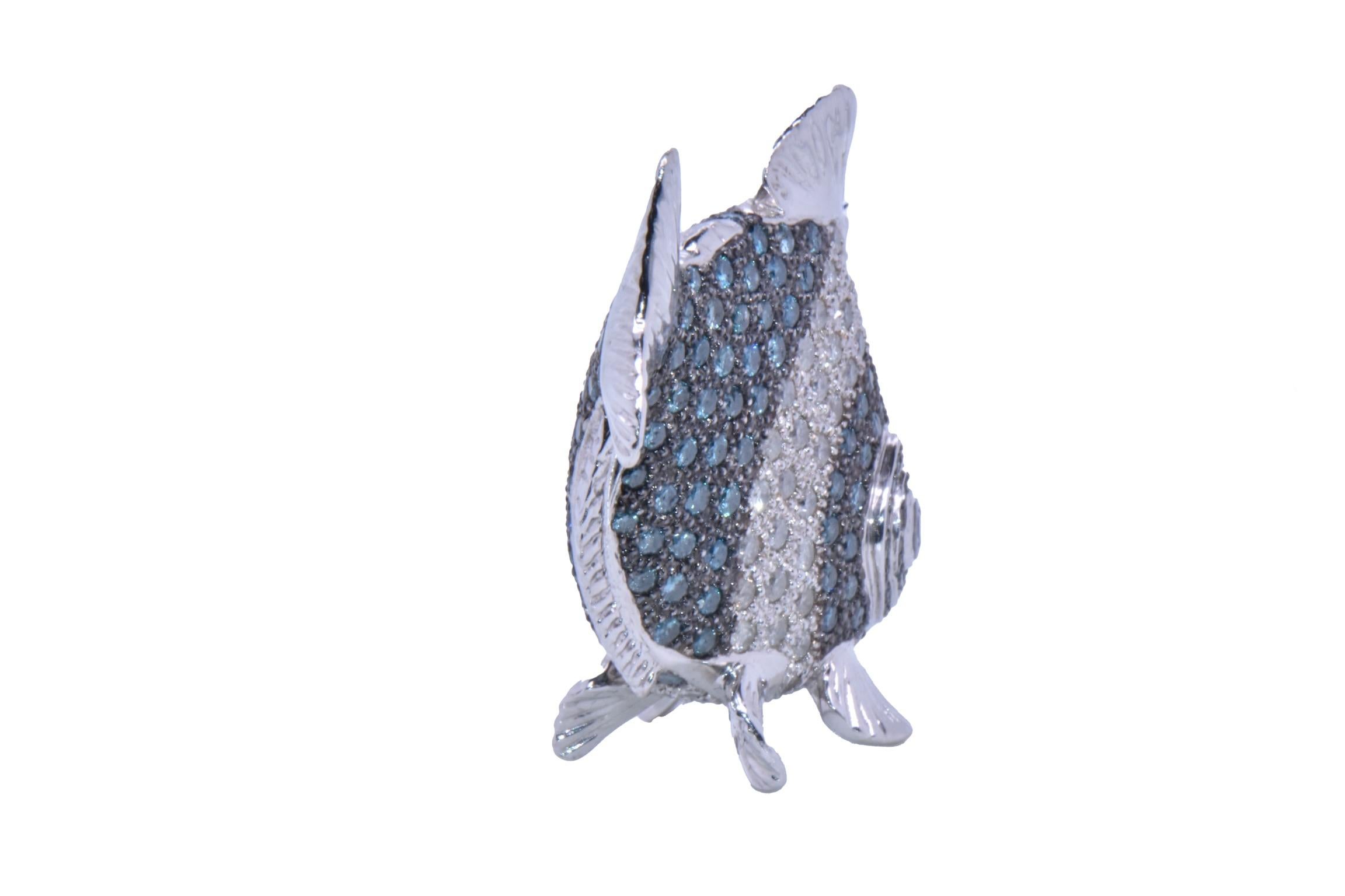 18 Karat Weißgold Fischfigur mit 9,20 Karat weißen und blauen Diamanten für Damen oder Herren im Angebot